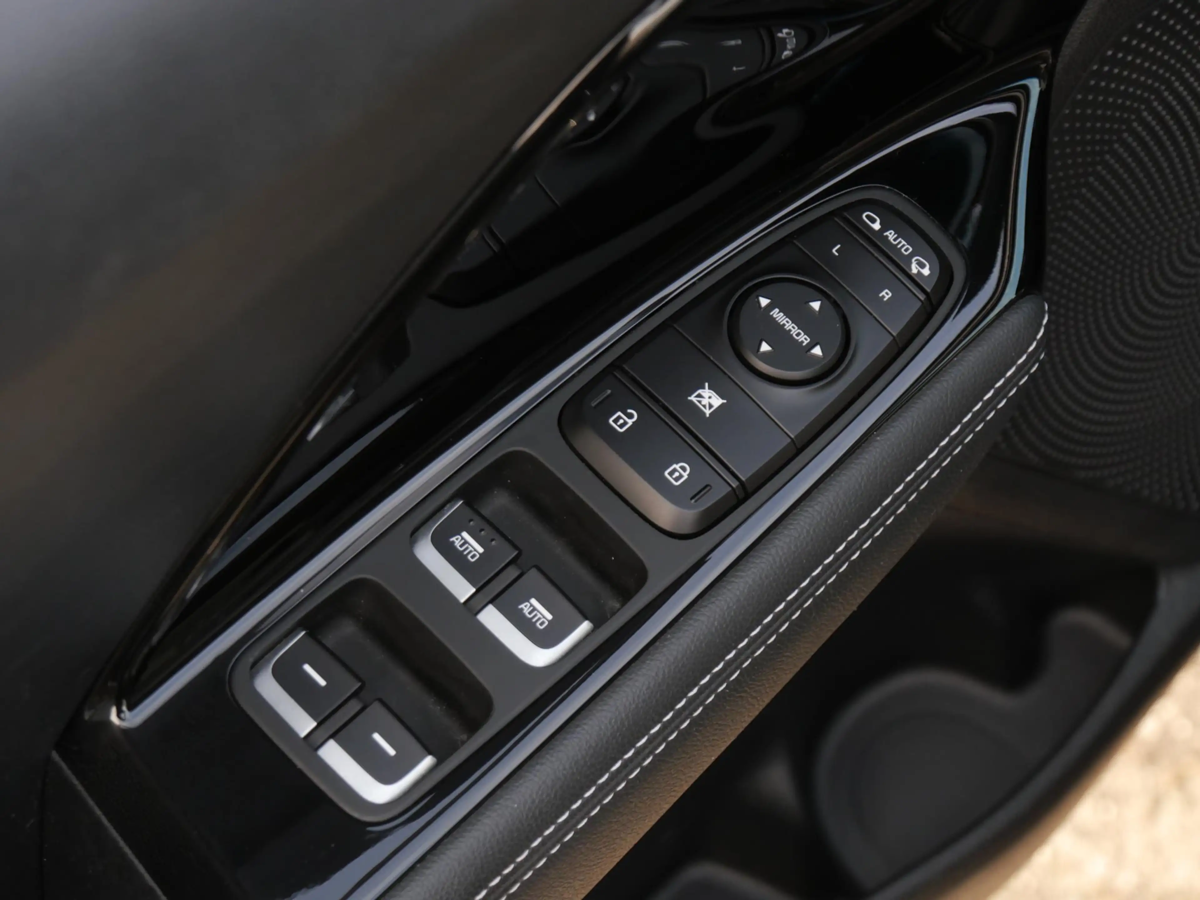 Kia e-Niro 64kWh DYNAMICPLUSLINE/ SCHUIFDAK/ SOH 100% — photo 25
