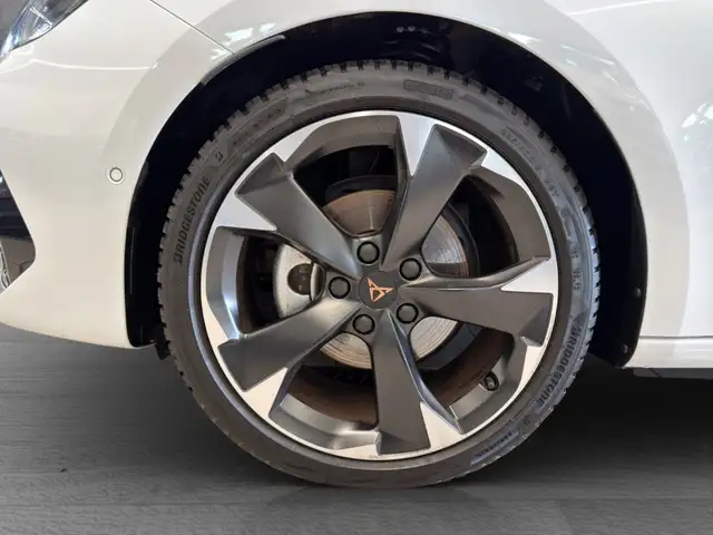 Cupra Leon view 5