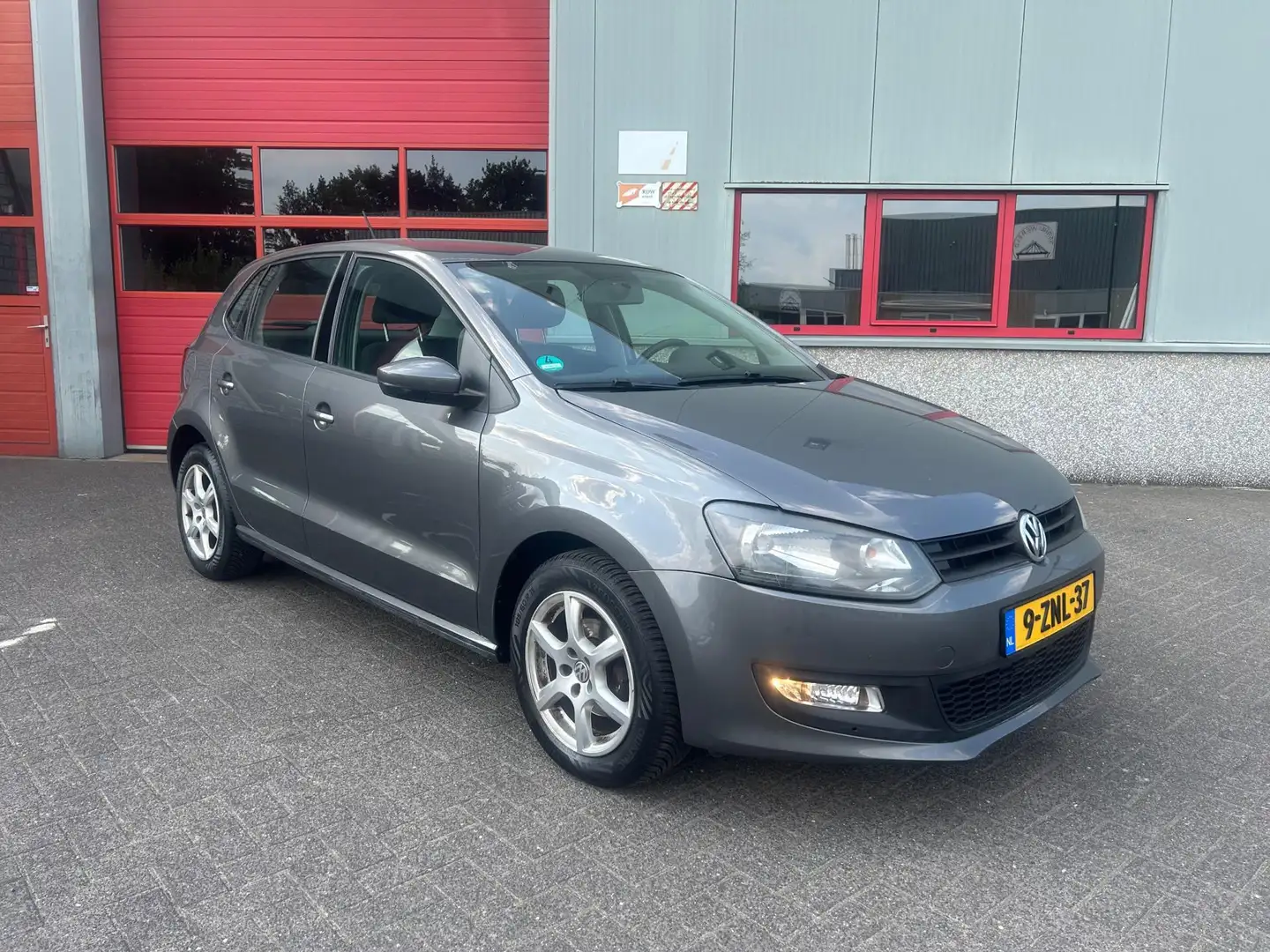 Volkswagen Polo 1.2 TSI highline Grijs - 1