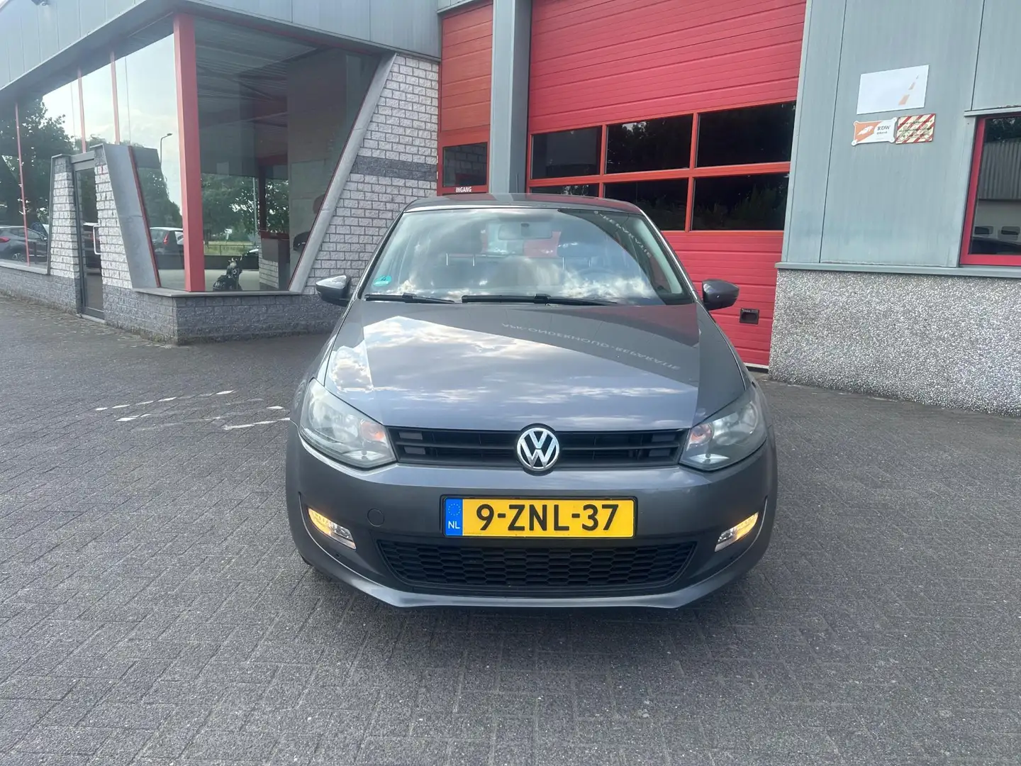 Volkswagen Polo 1.2 TSI highline Grijs - 2
