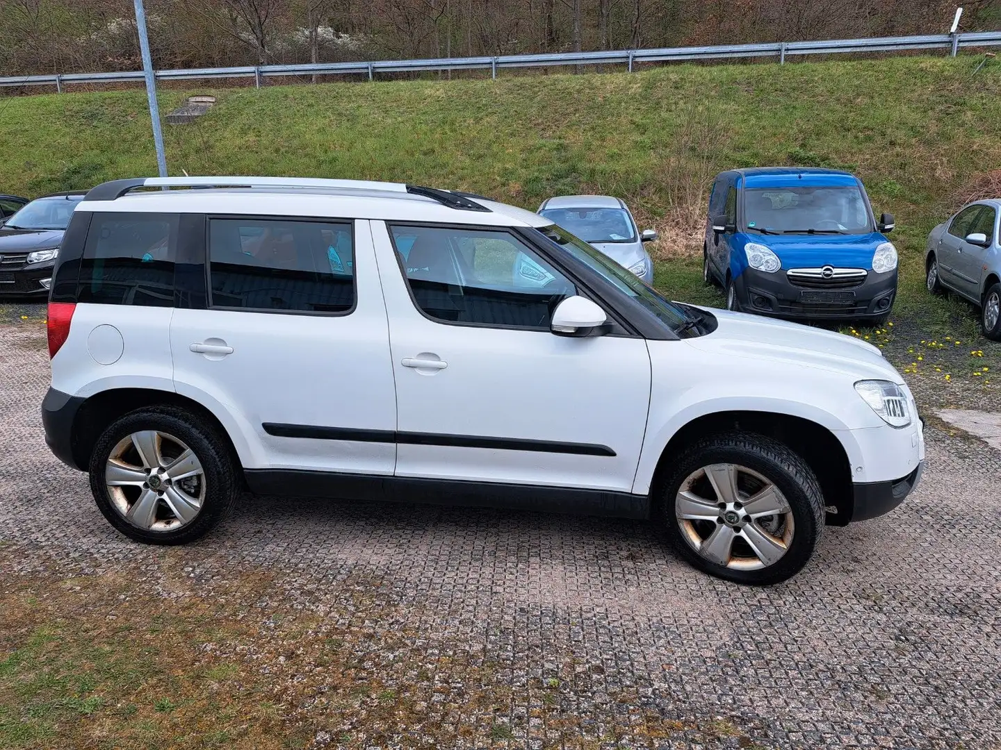 Skoda Yeti Experience 4x4 M+S AHK TÜV NEU Weiß - 2