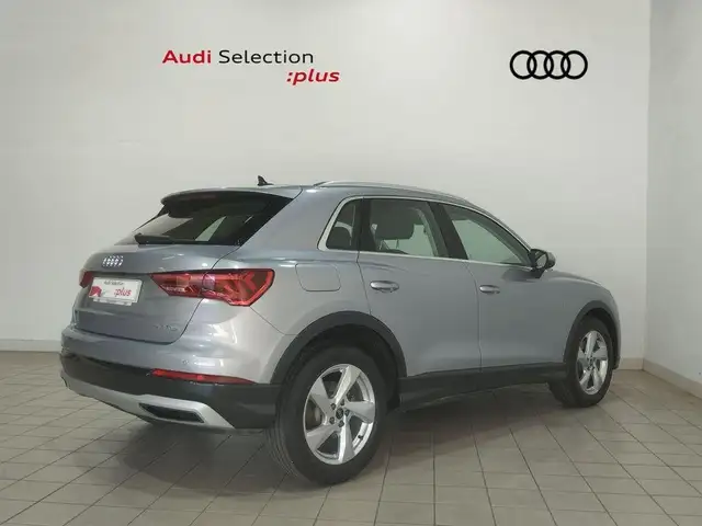 Audi Q3 view 4