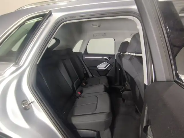 Audi Q3 view 8
