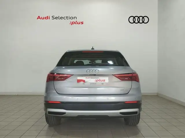Audi Q3 view 5