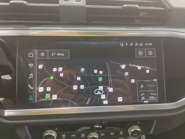 Audi Q3 view 15