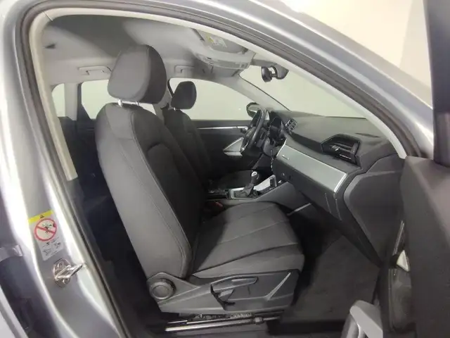 Audi Q3 view 9