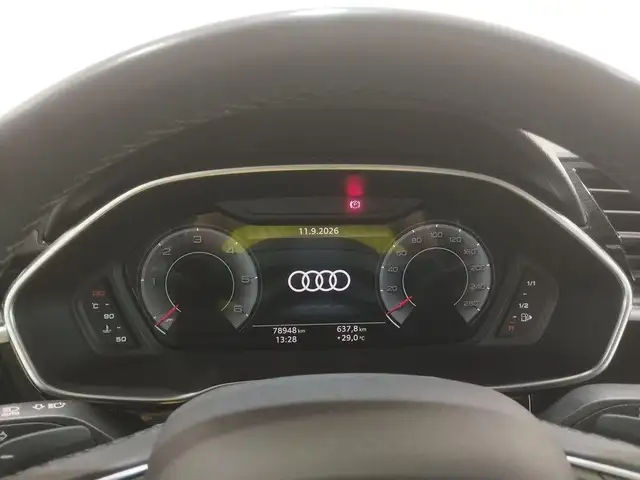 Audi Q3 view 14