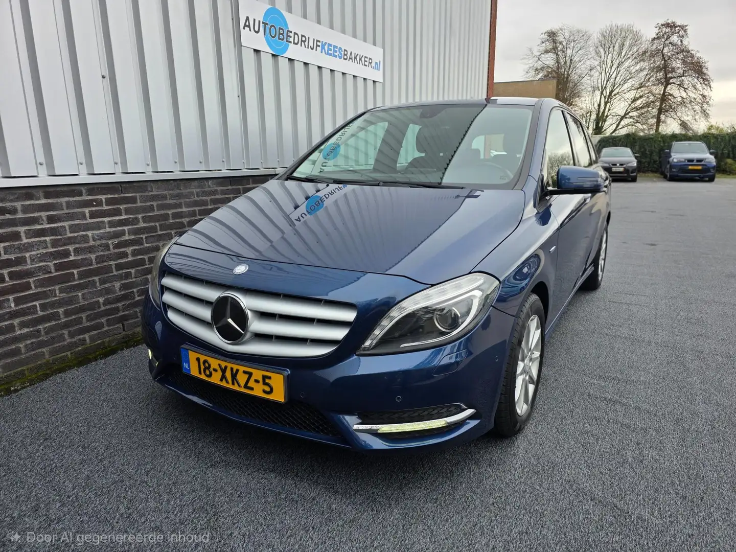 Mercedes-Benz B 180 Ambition automaat / Trekhaak / Cruisecontrole / Na Blauw - 2