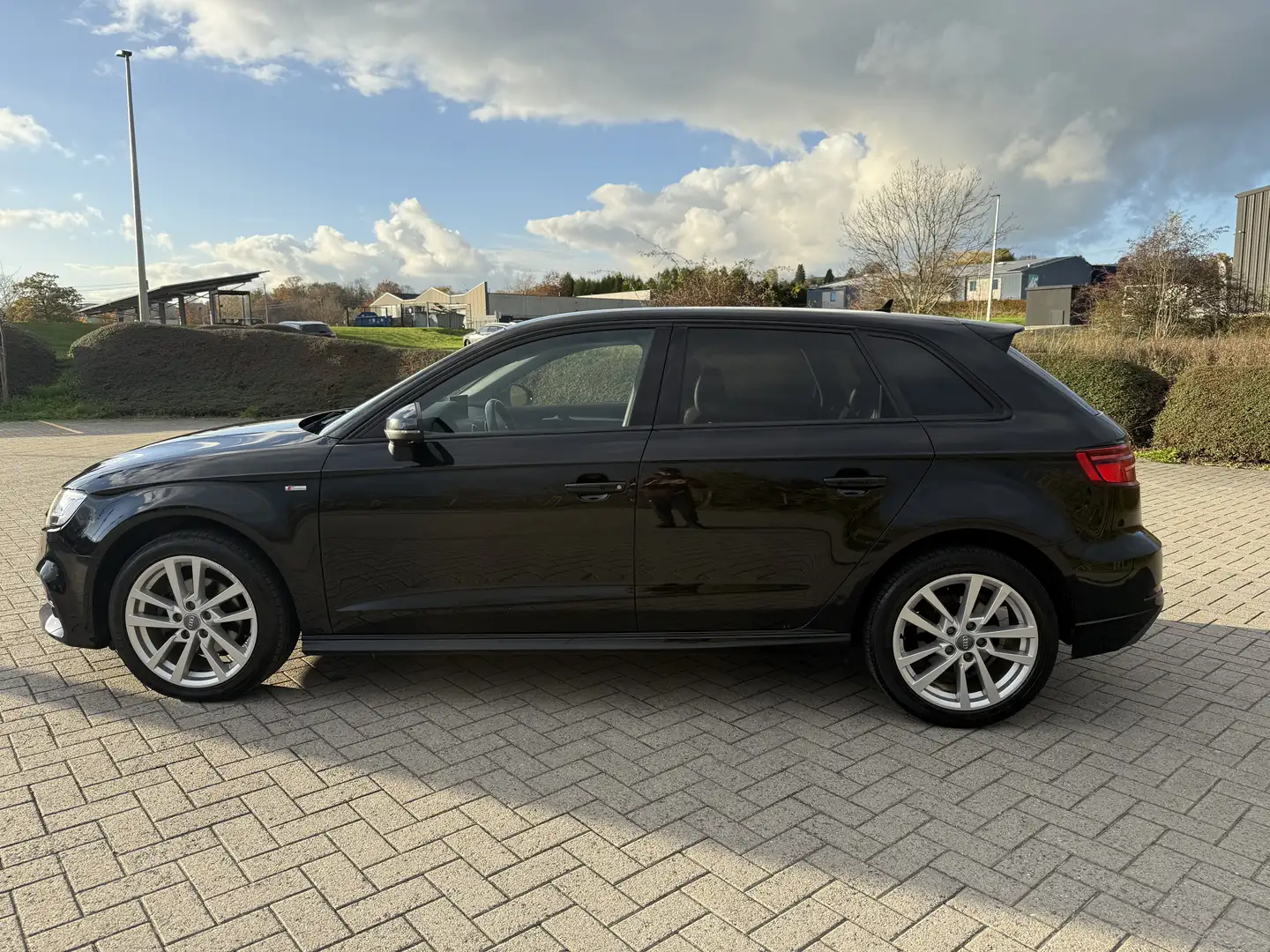 Audi A3 A3 Sportback 30 TDi S line Zwart - 2
