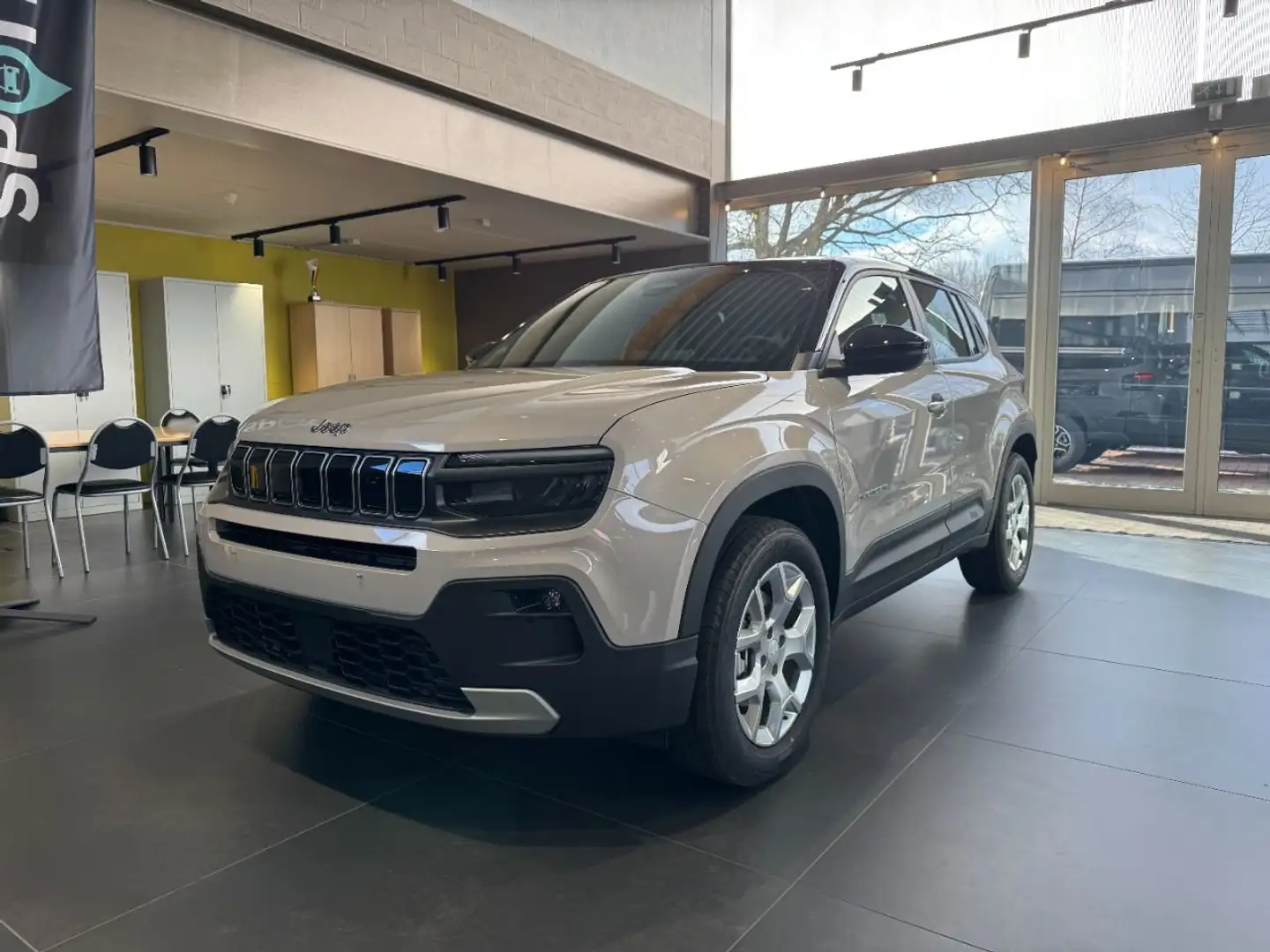 Jeep Avenger Altitude 1.2 MHEV Beige - 1