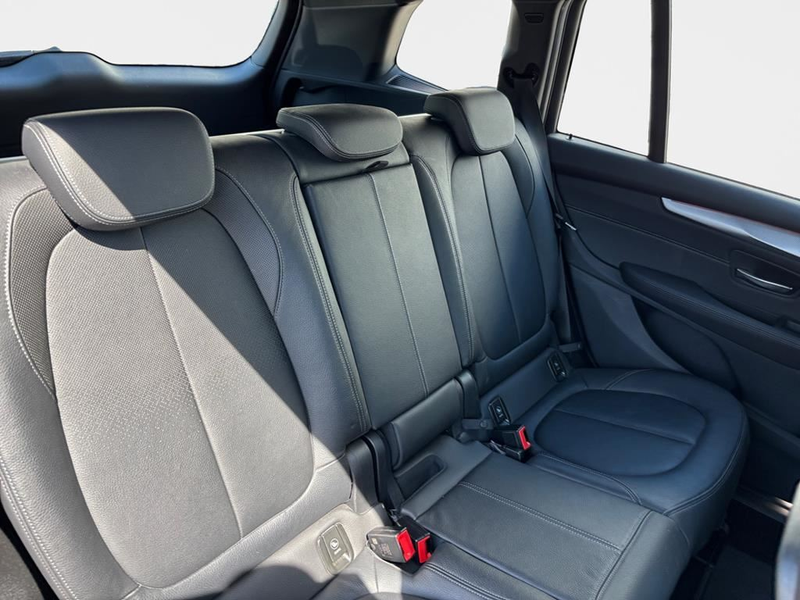 BMW 218 M Sport — photo 14