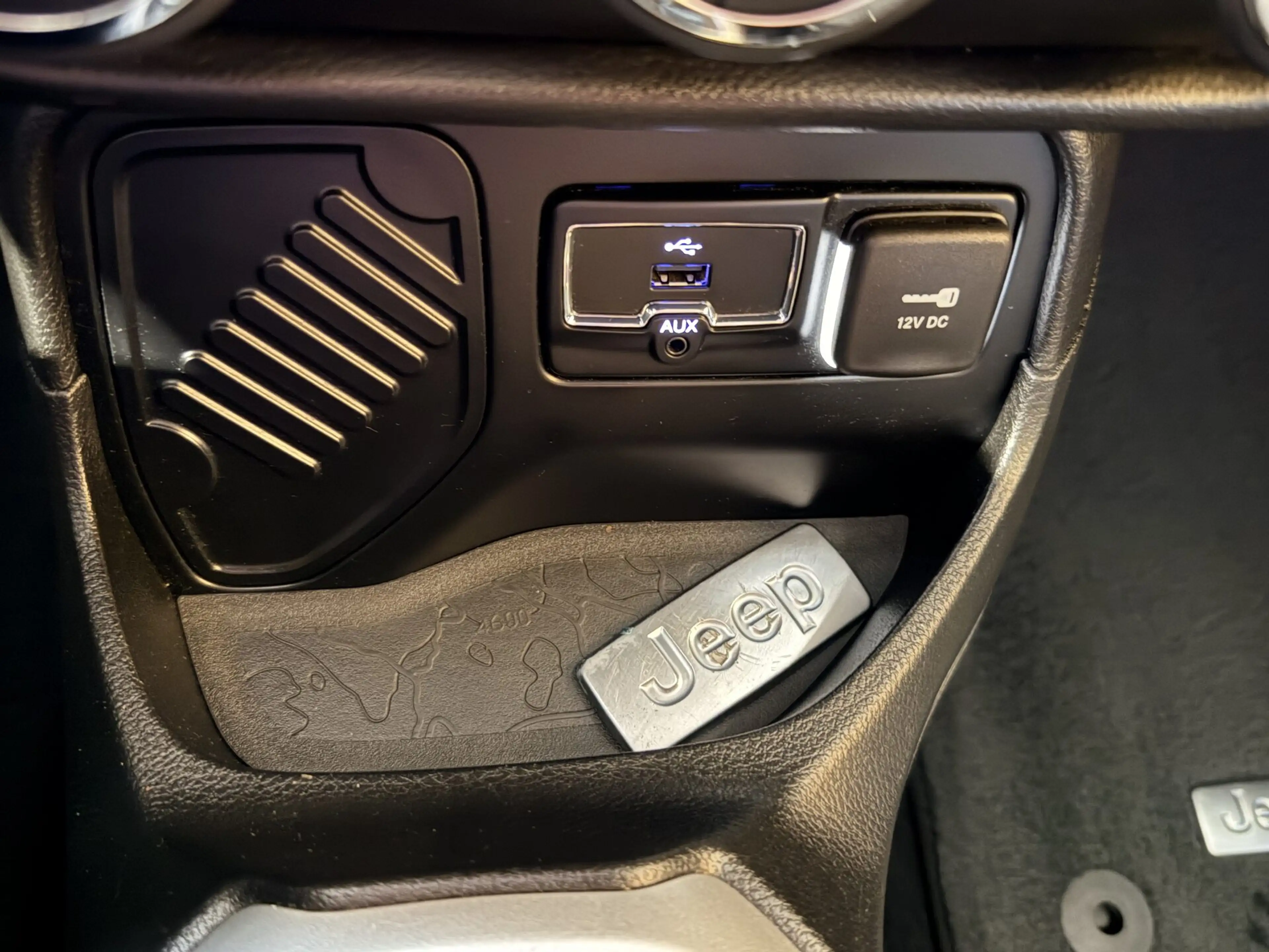Jeep Renegade 1.4 MultiAir Limited — photo 31