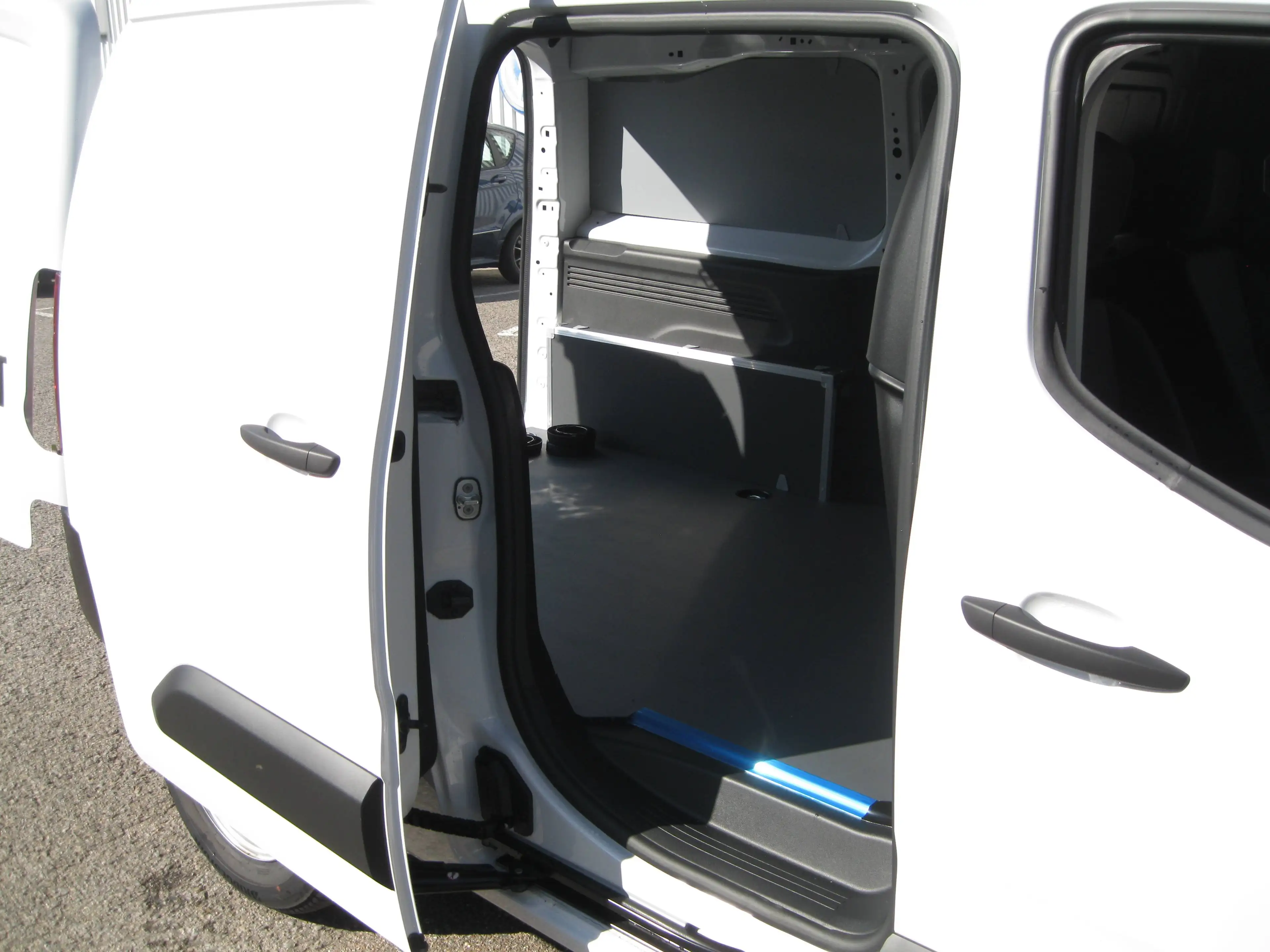 Fiat Doblo Series 4 Kastenwagen XL Diesel 130PS Automatik-ZV-PDC-KLIMA-ZV — photo 8