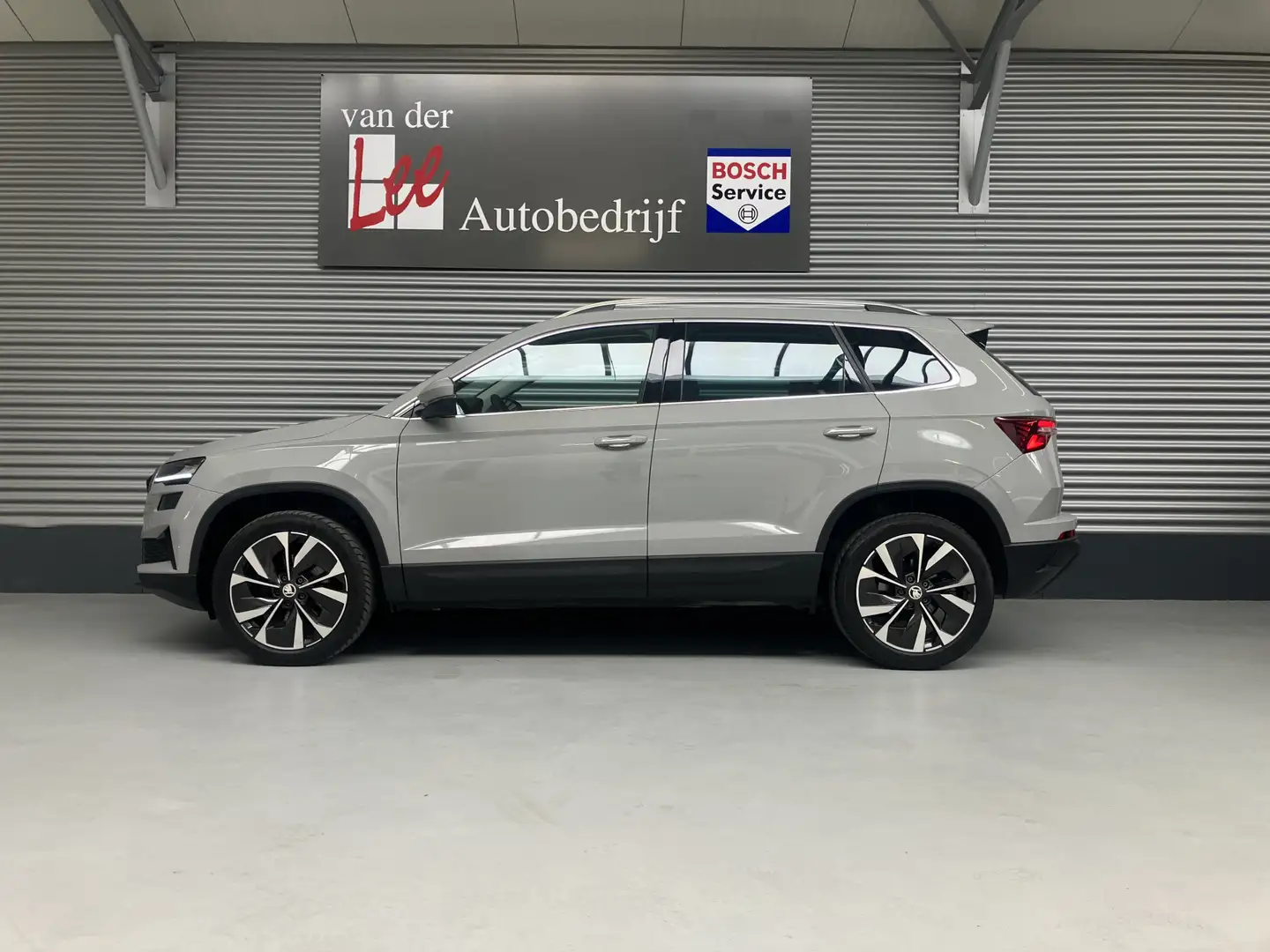 Skoda Karoq 1.5 TSI ACT STYLE/ACC/TREKH/KEY-LESS/EL A KLEP/18 Grijs - 2