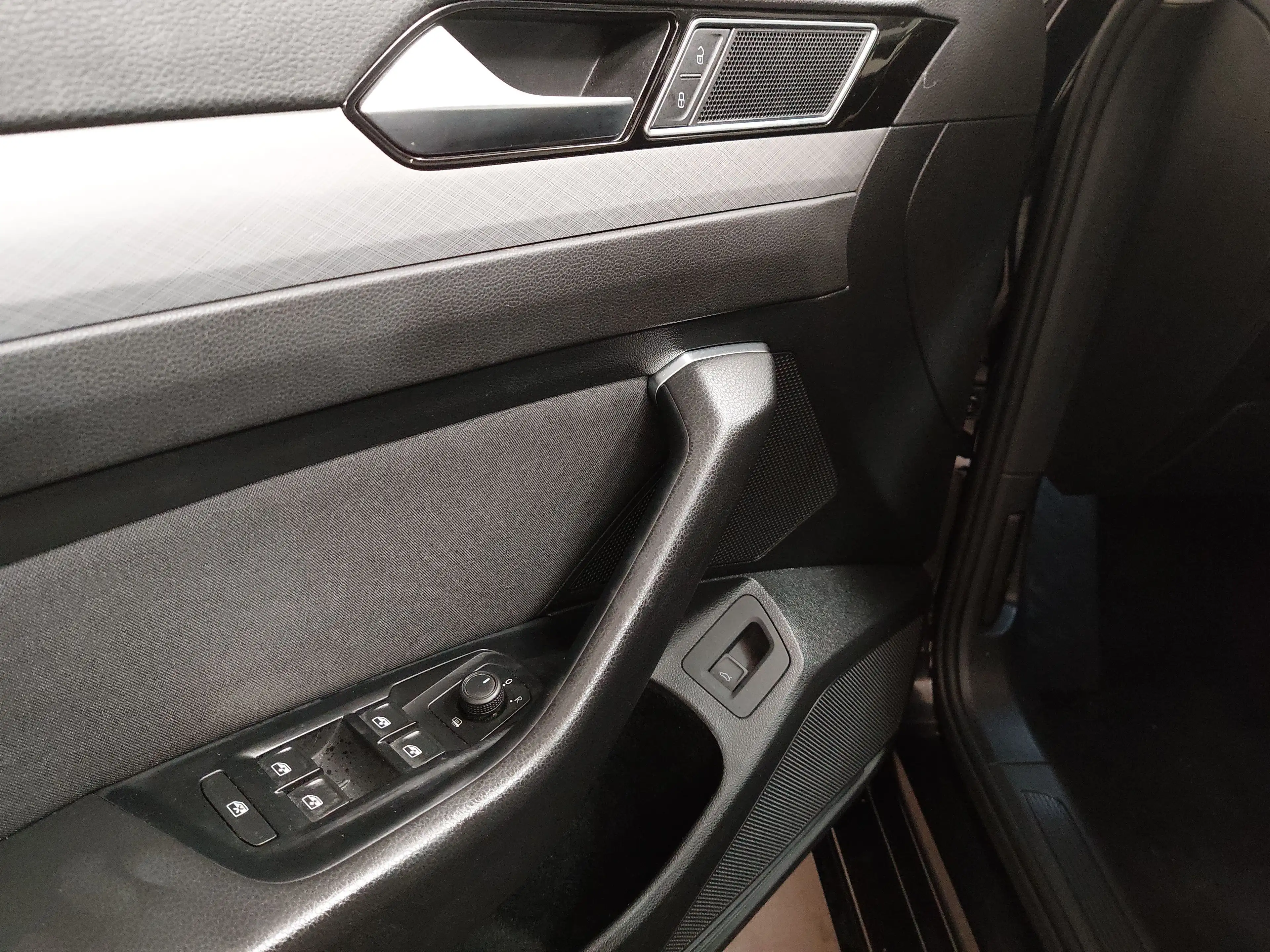 Volkswagen Passat Variant Variant 2.0 TDI Business Navi DC LED RFK — photo 5