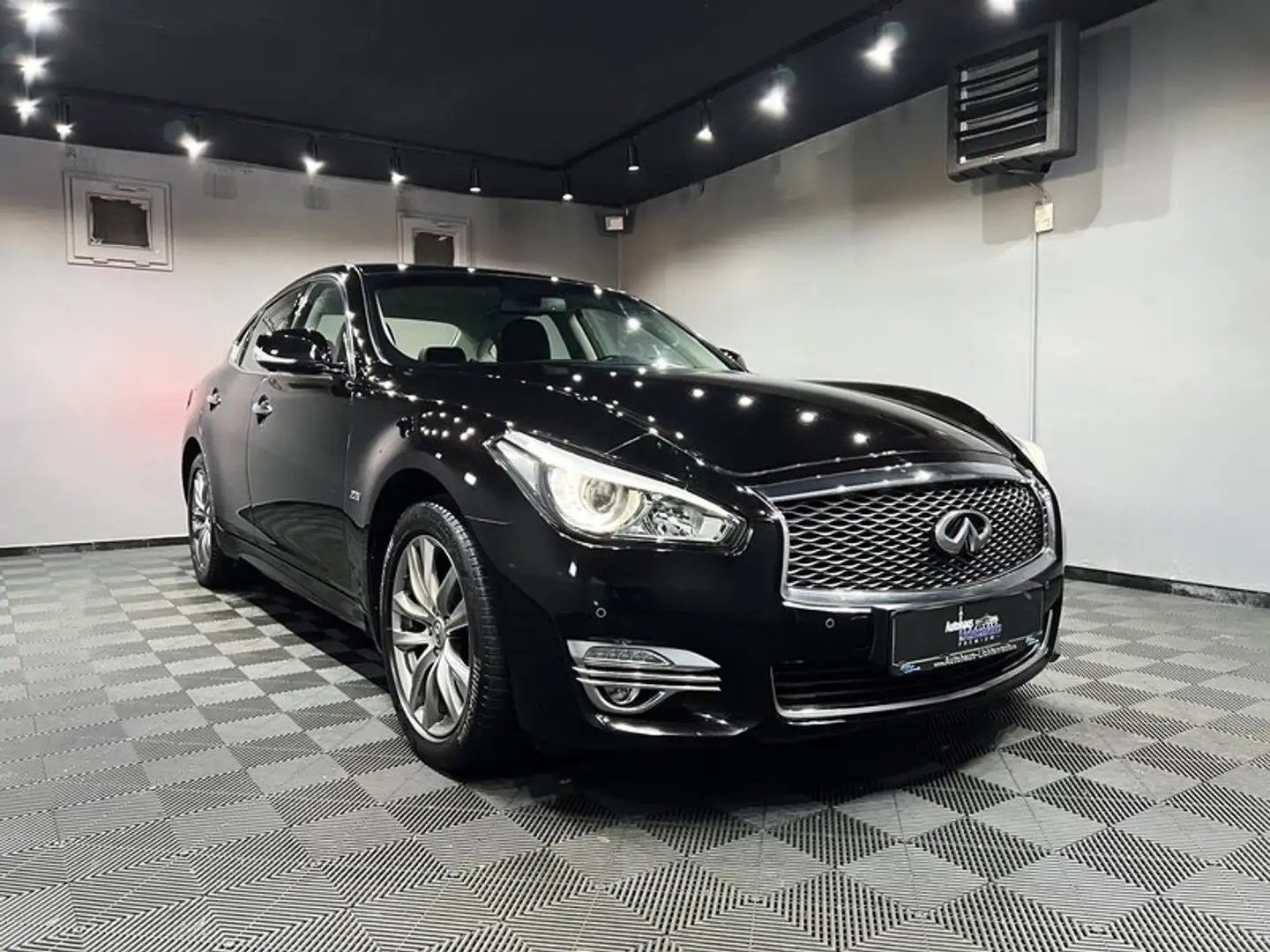 Infiniti Q70 2.2 D Premium|AUTOM|LEDER|LED|NAVI|R-CAM Schwarz - 2