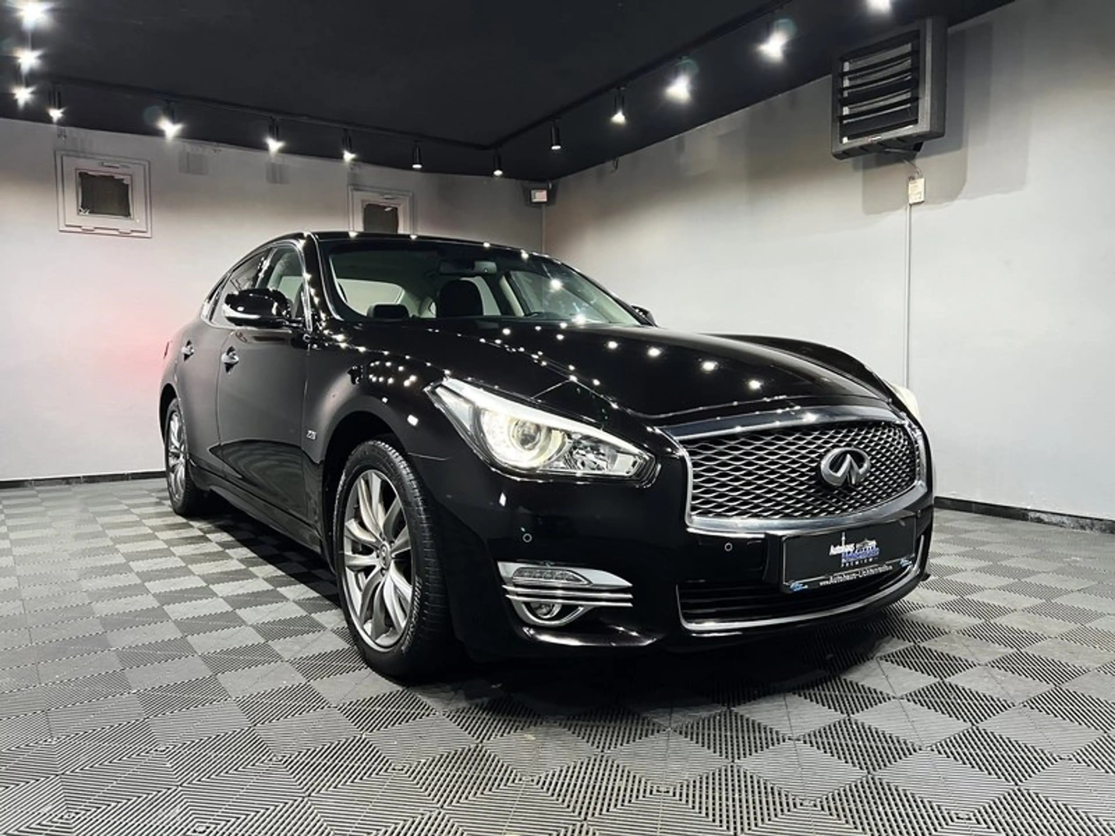 Infiniti Q70 2.2 D Premium|AUTOM|LEDER|LED|NAVI|R-CAM — photo 2