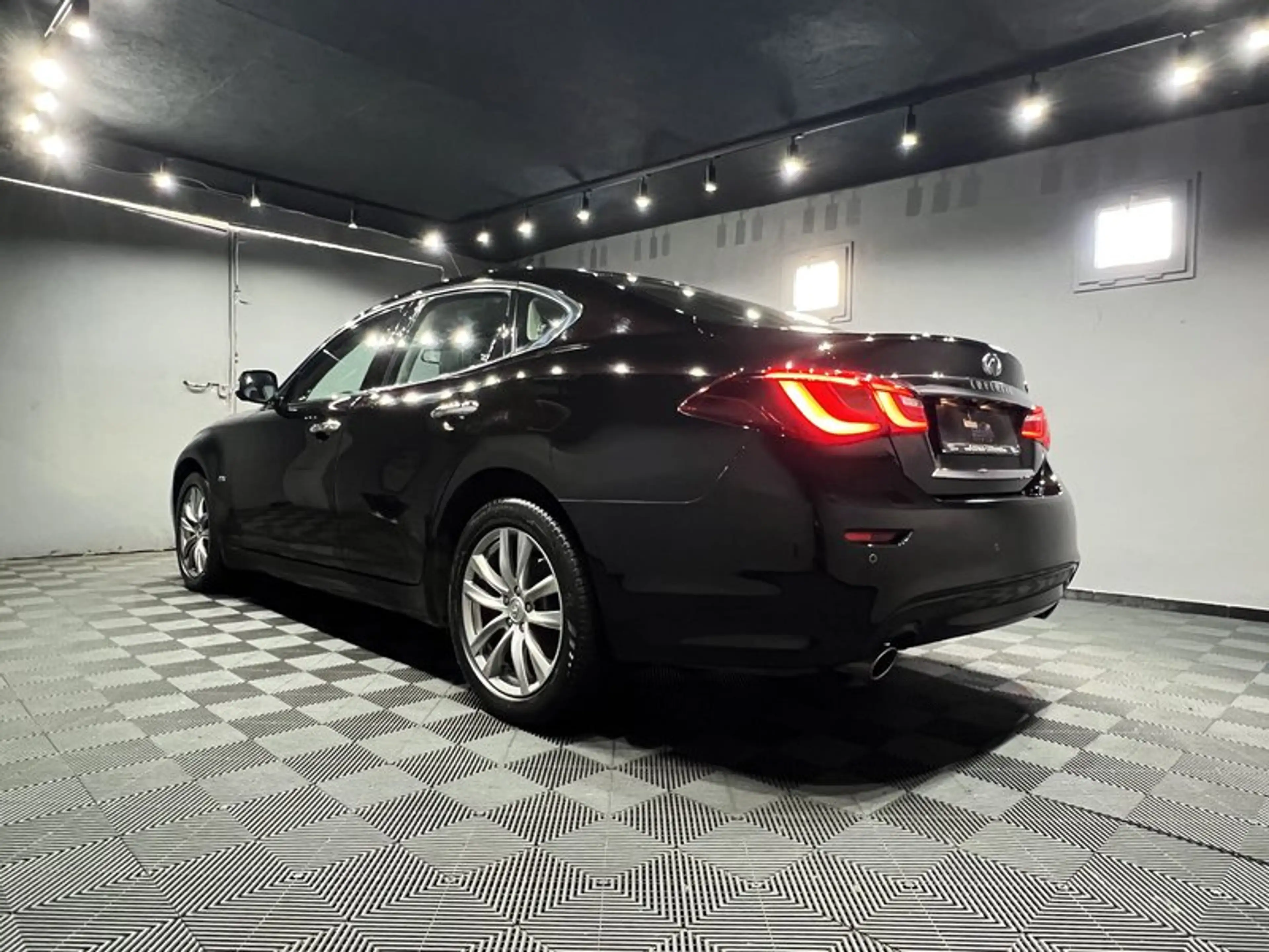 Infiniti Q70 2.2 D Premium|AUTOM|LEDER|LED|NAVI|R-CAM — photo 3