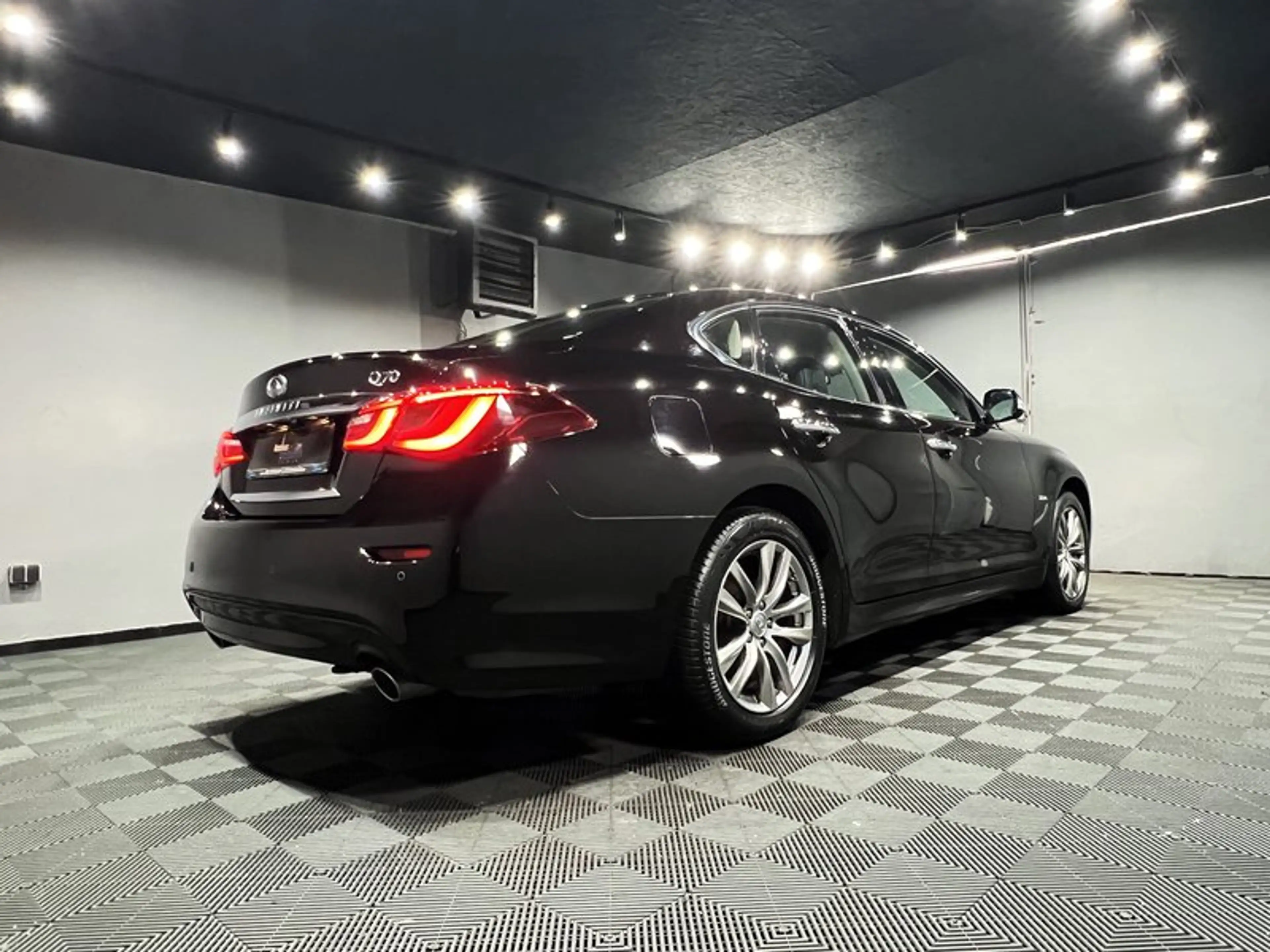 Infiniti Q70 2.2 D Premium|AUTOM|LEDER|LED|NAVI|R-CAM — photo 4