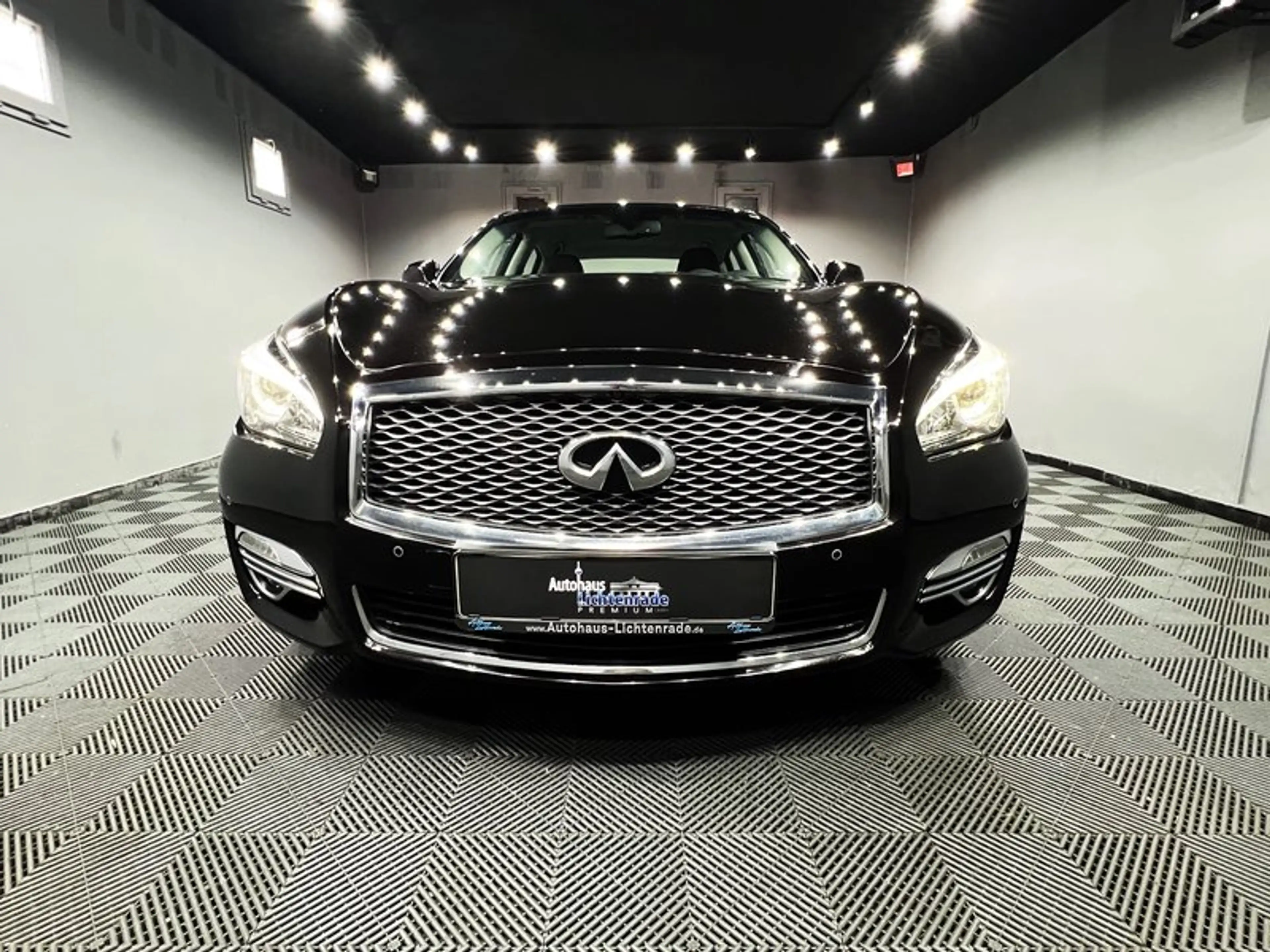 Infiniti Q70 2.2 D Premium|AUTOM|LEDER|LED|NAVI|R-CAM — photo 6