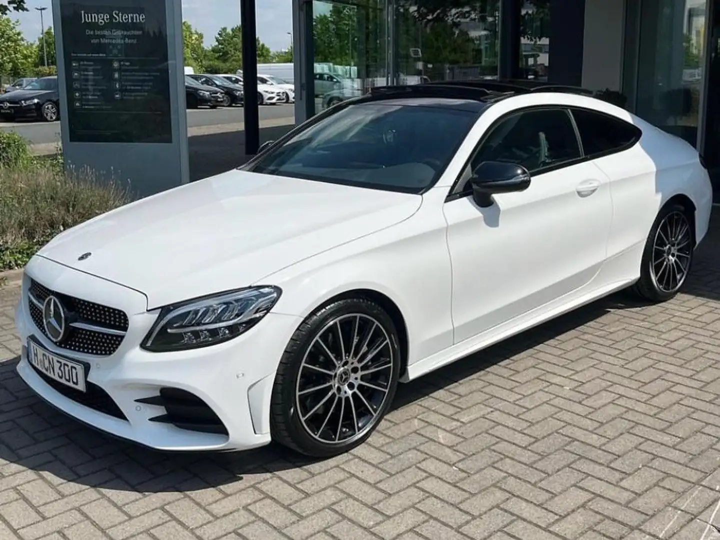 Mercedes-Benz C 300 Coupe 9G-TRONIC AMG Line Weiß - 1