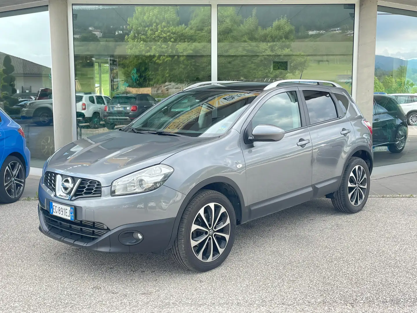Nissan Qashqai 2.0 dci N-Tec 4x4 dpf Gris - 1