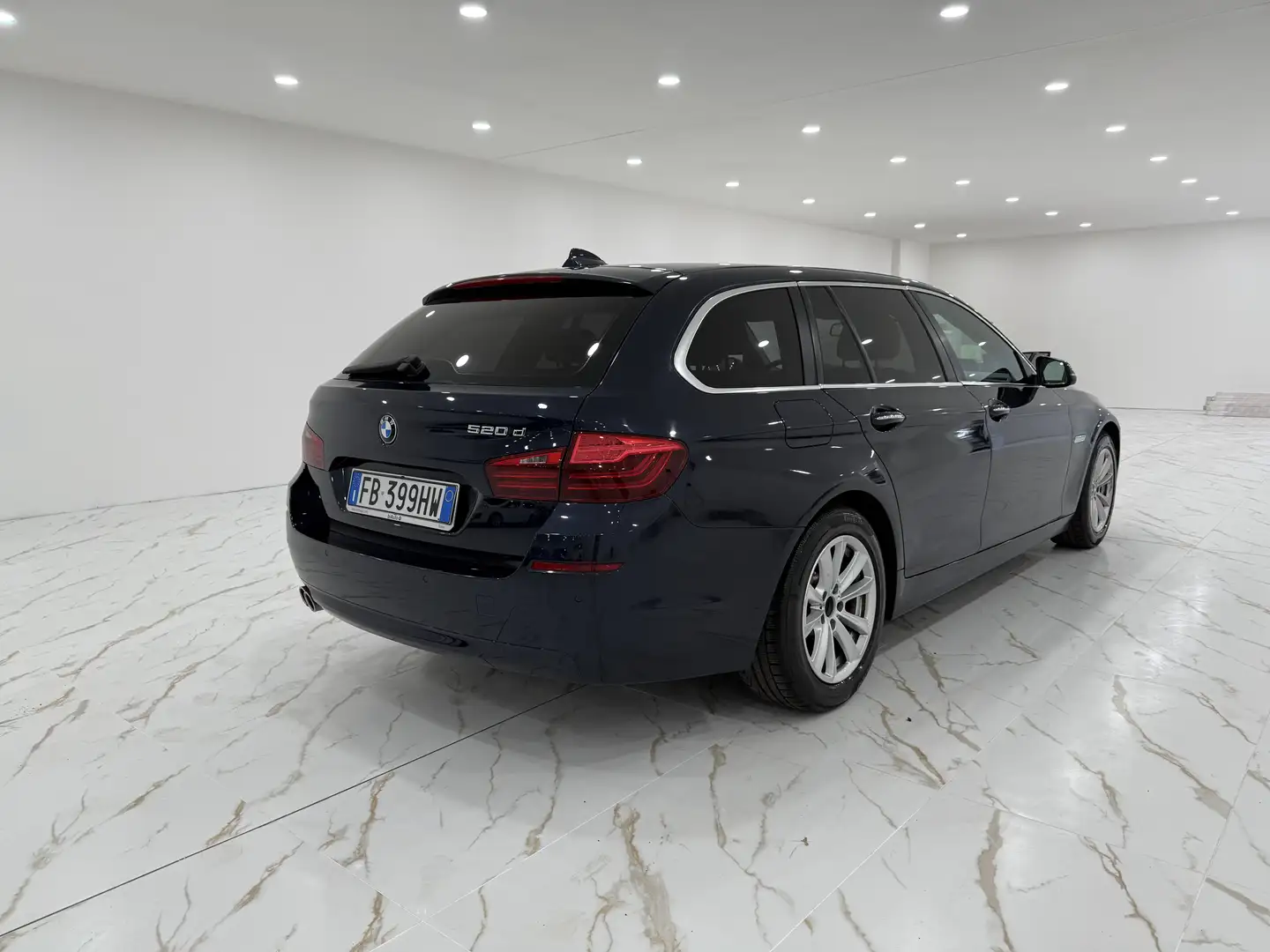 BMW 520 Serie 5 F11  520d Touring Business 190cv auto Blauw - 2