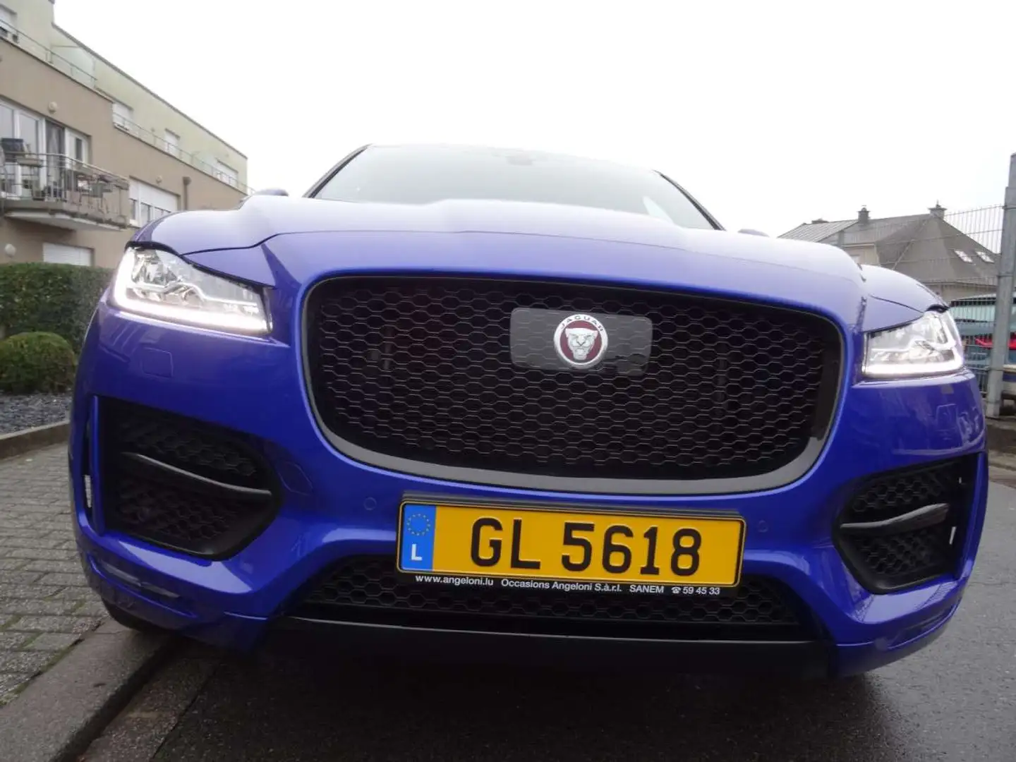 Jaguar F-Pace 2.0 d R-Sport 241CV Blauw - 2