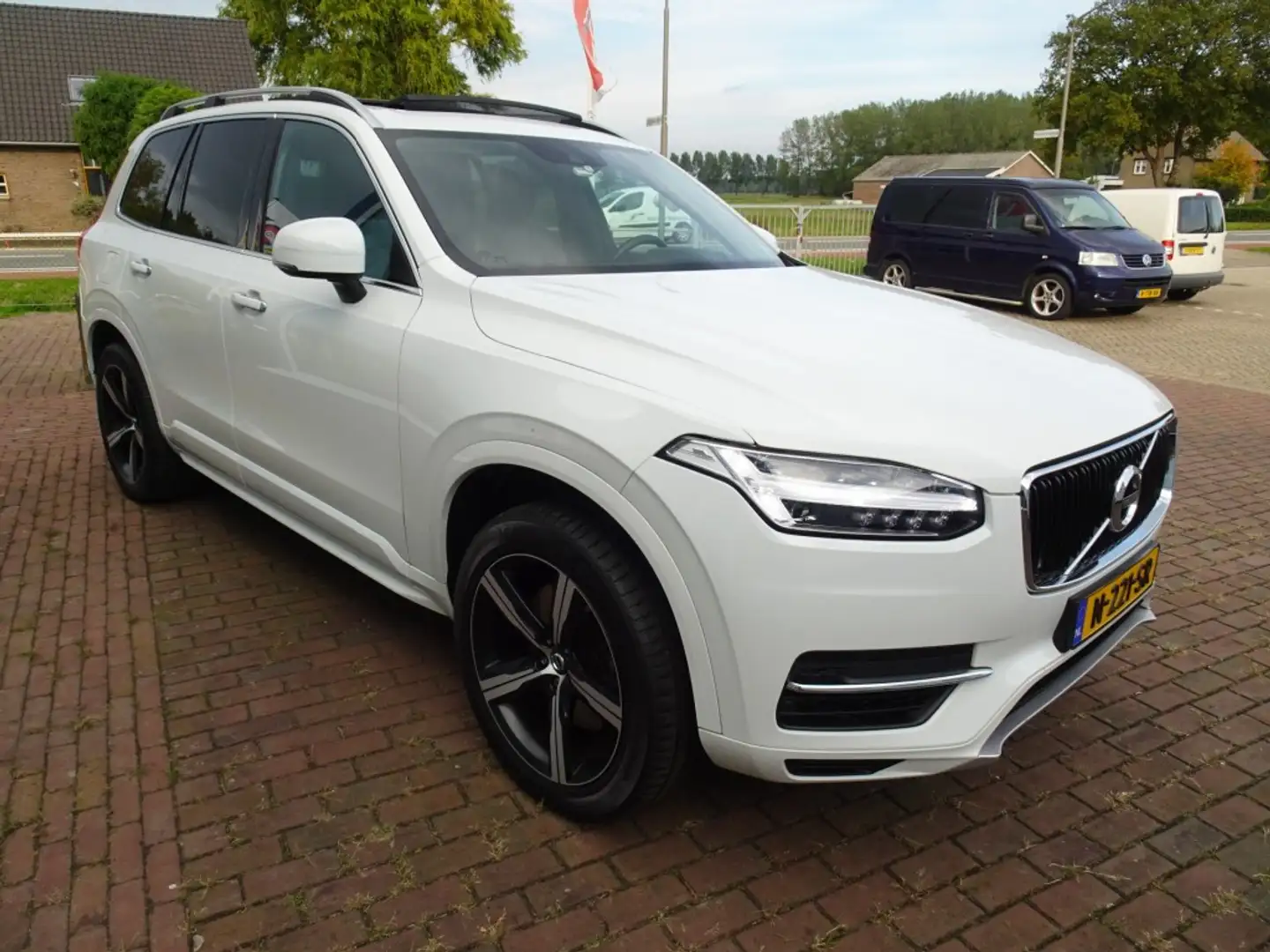 Volvo XC90 2.0 T8 AWD 7P Momentum Panorama/Trekhaak/Leder Wit - 2