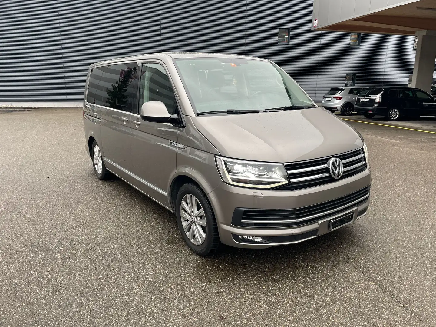Volkswagen T6 Multivan Multivan Edition 2,0 TDI 4Motion DSG Edition Beige - 1