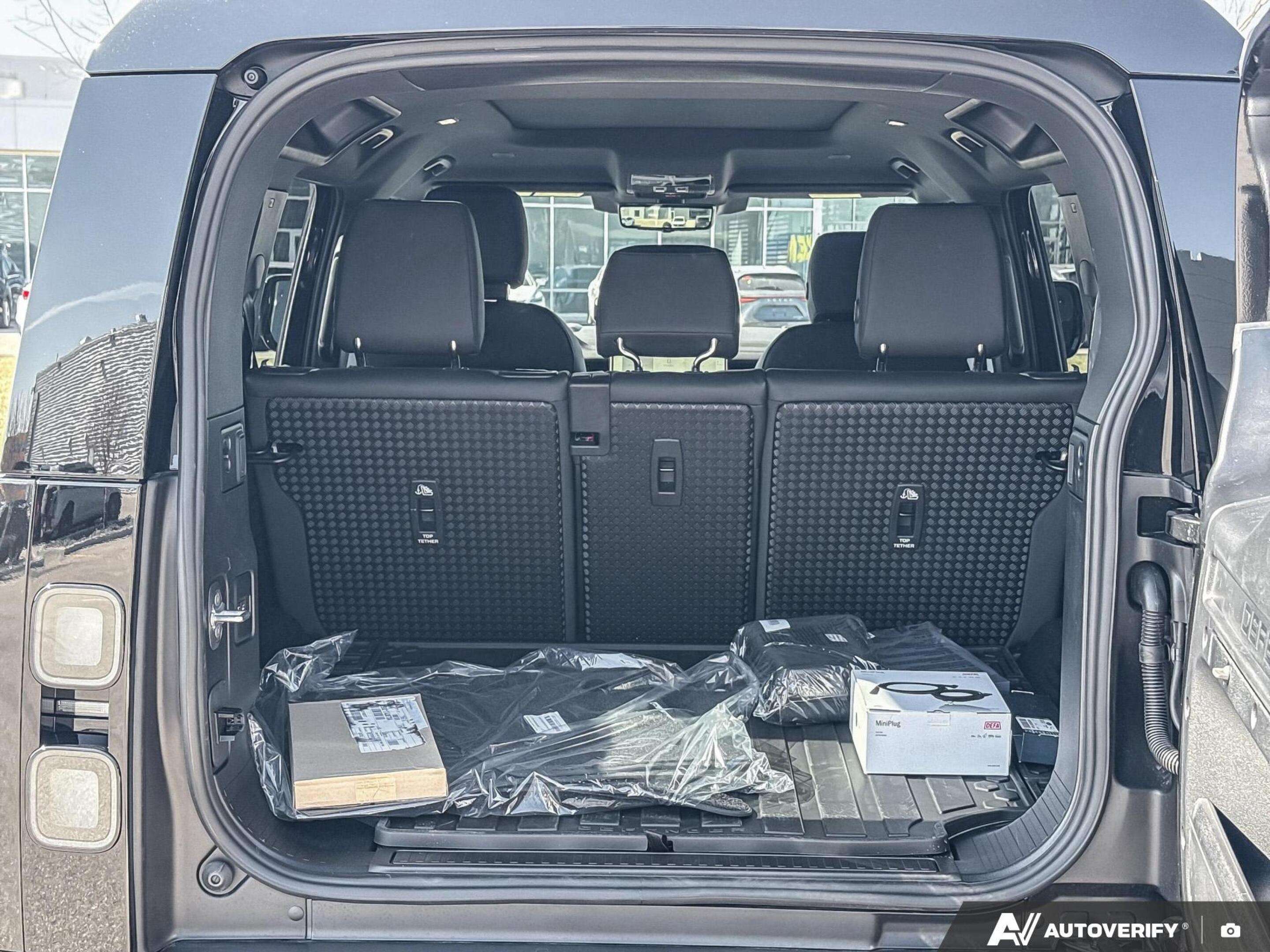 2026 Land Rover Defender 110 P400 X-Dynamic SE thumb 13