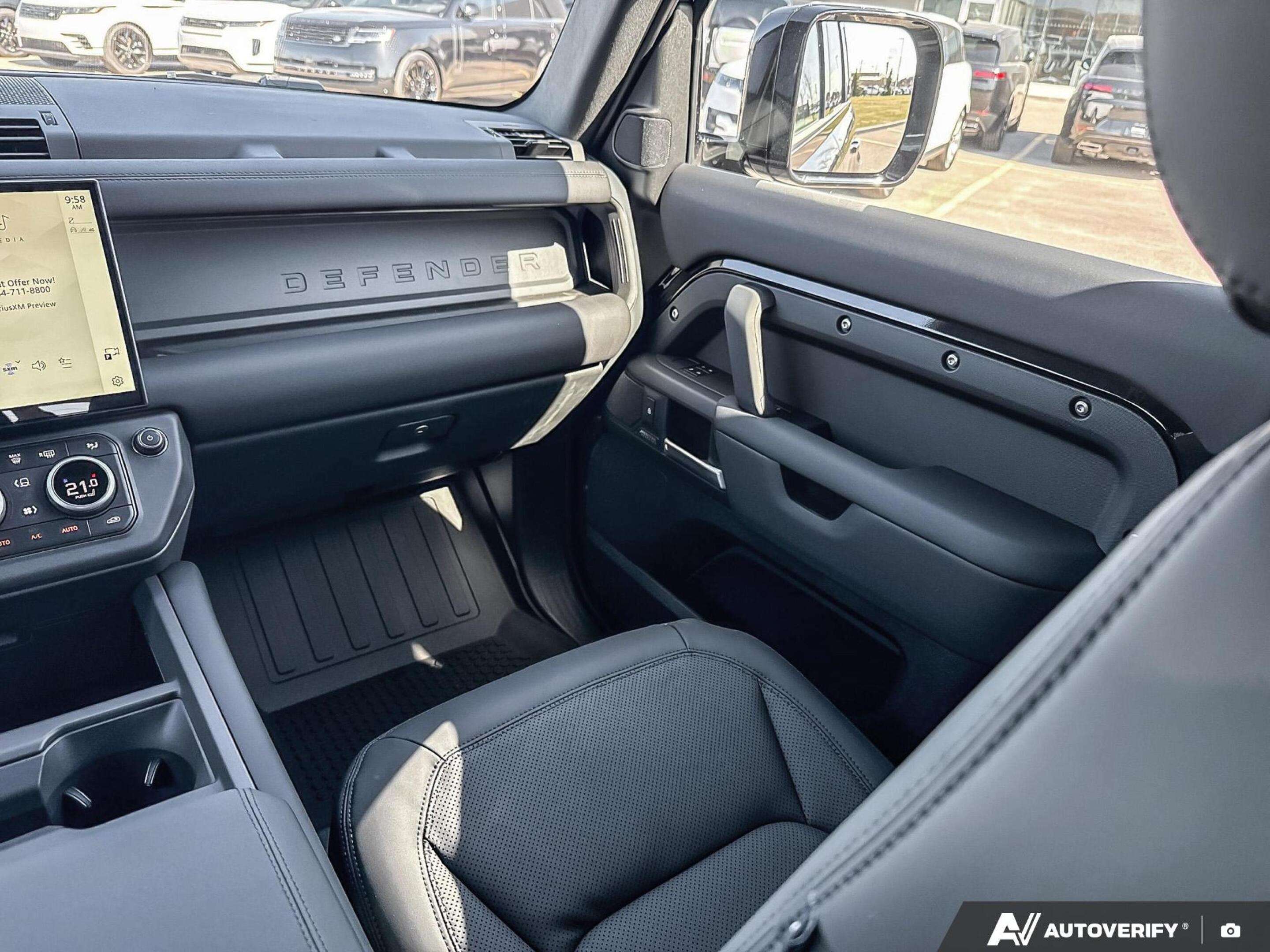 2026 Land Rover Defender 110 P400 X-Dynamic SE thumb 26
