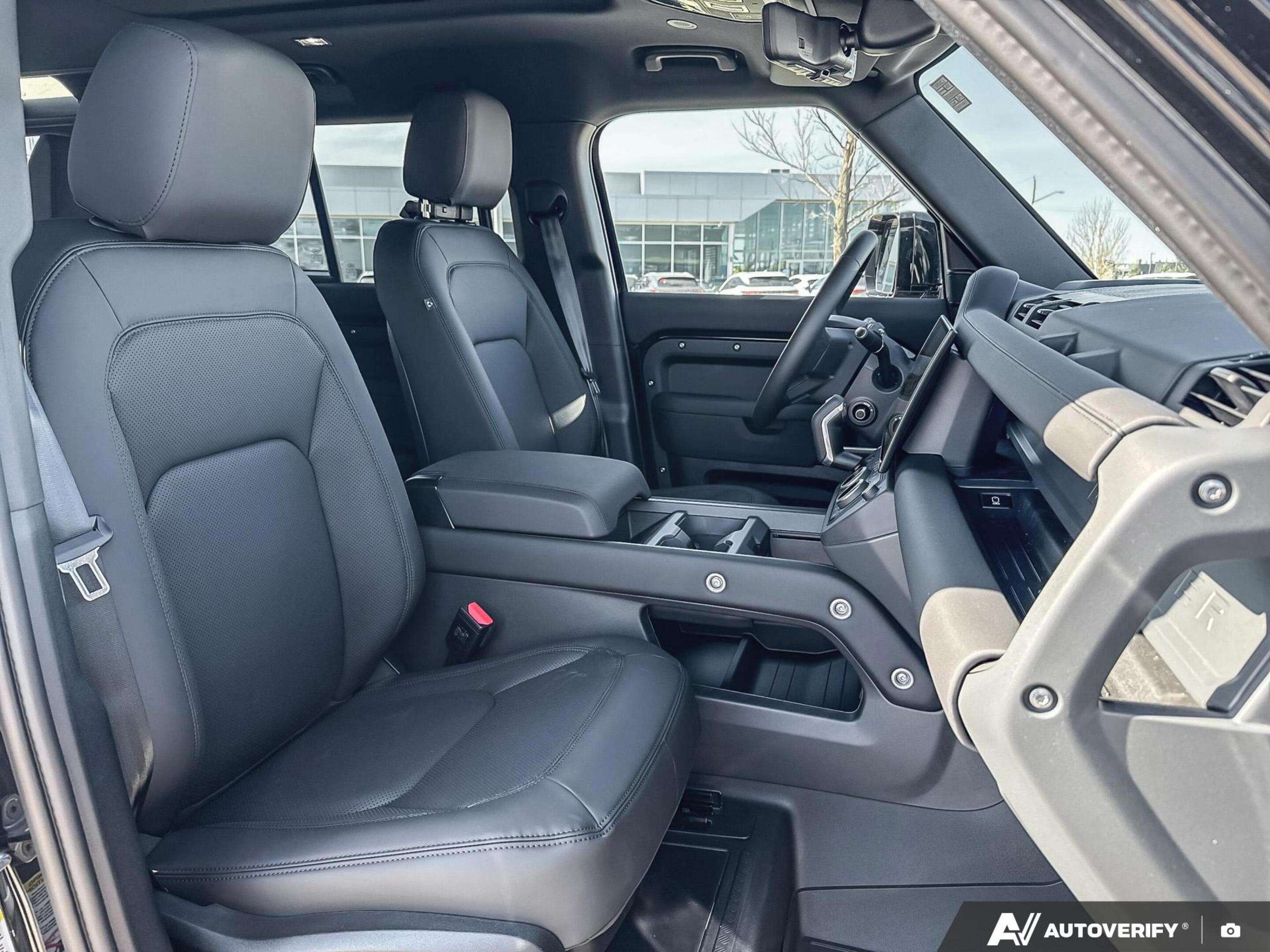 2026 Land Rover Defender 110 P400 X-Dynamic SE thumb 23
