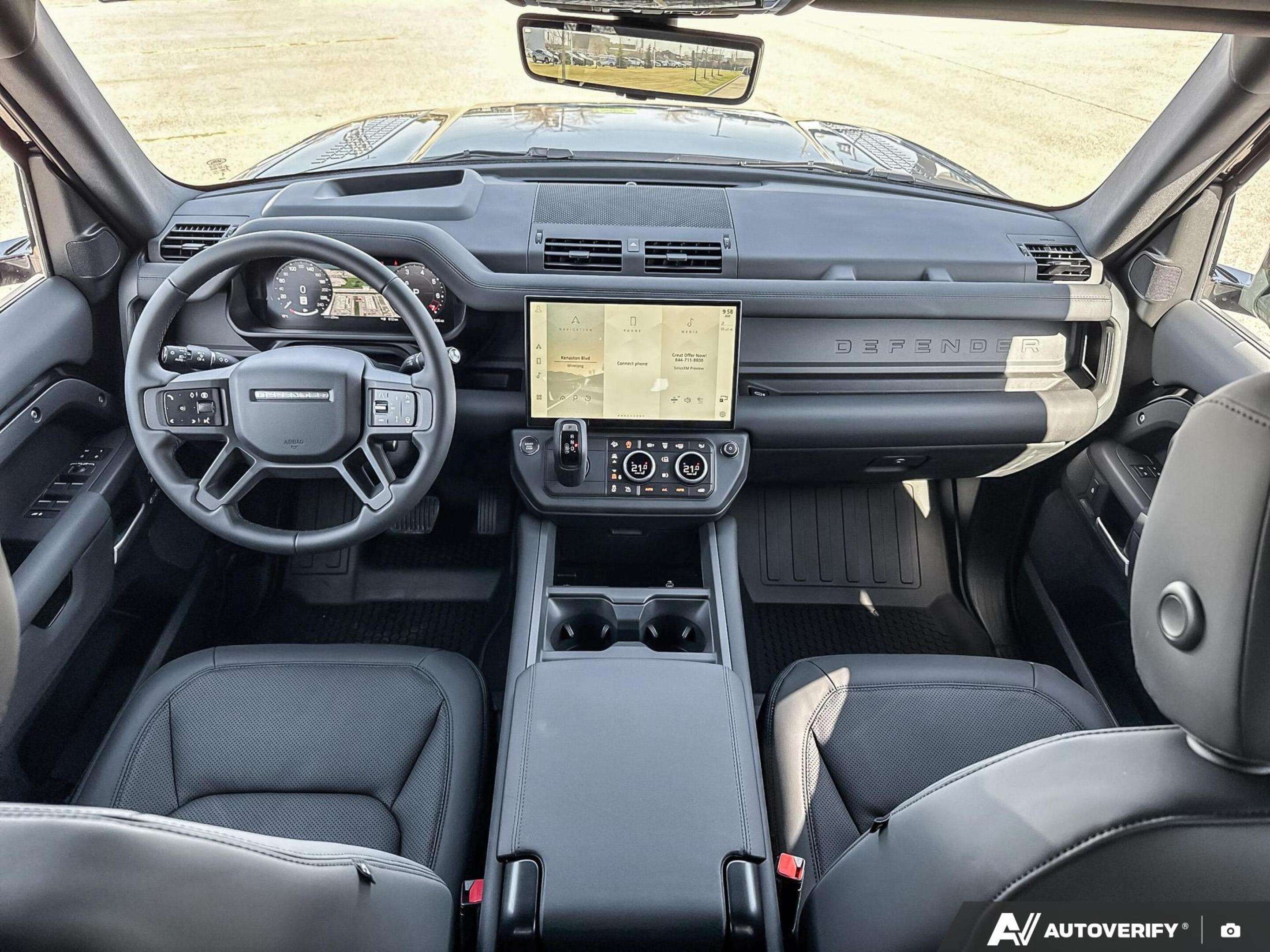 2026 Land Rover Defender 110 P400 X-Dynamic SE thumb 25
