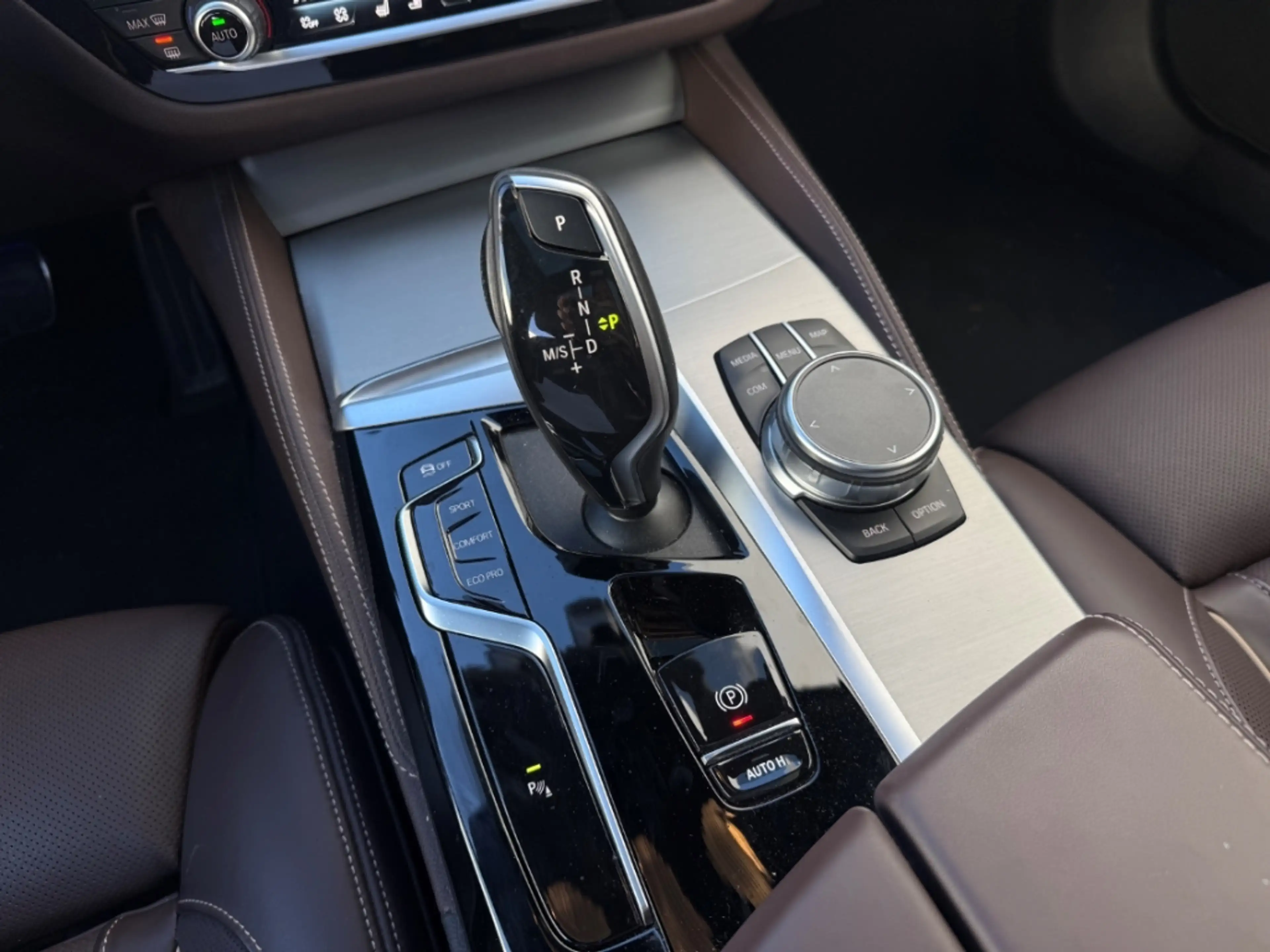 BMW 540 dA xDrive Touring M Sportpaket HUD Luftfederung St — photo 9