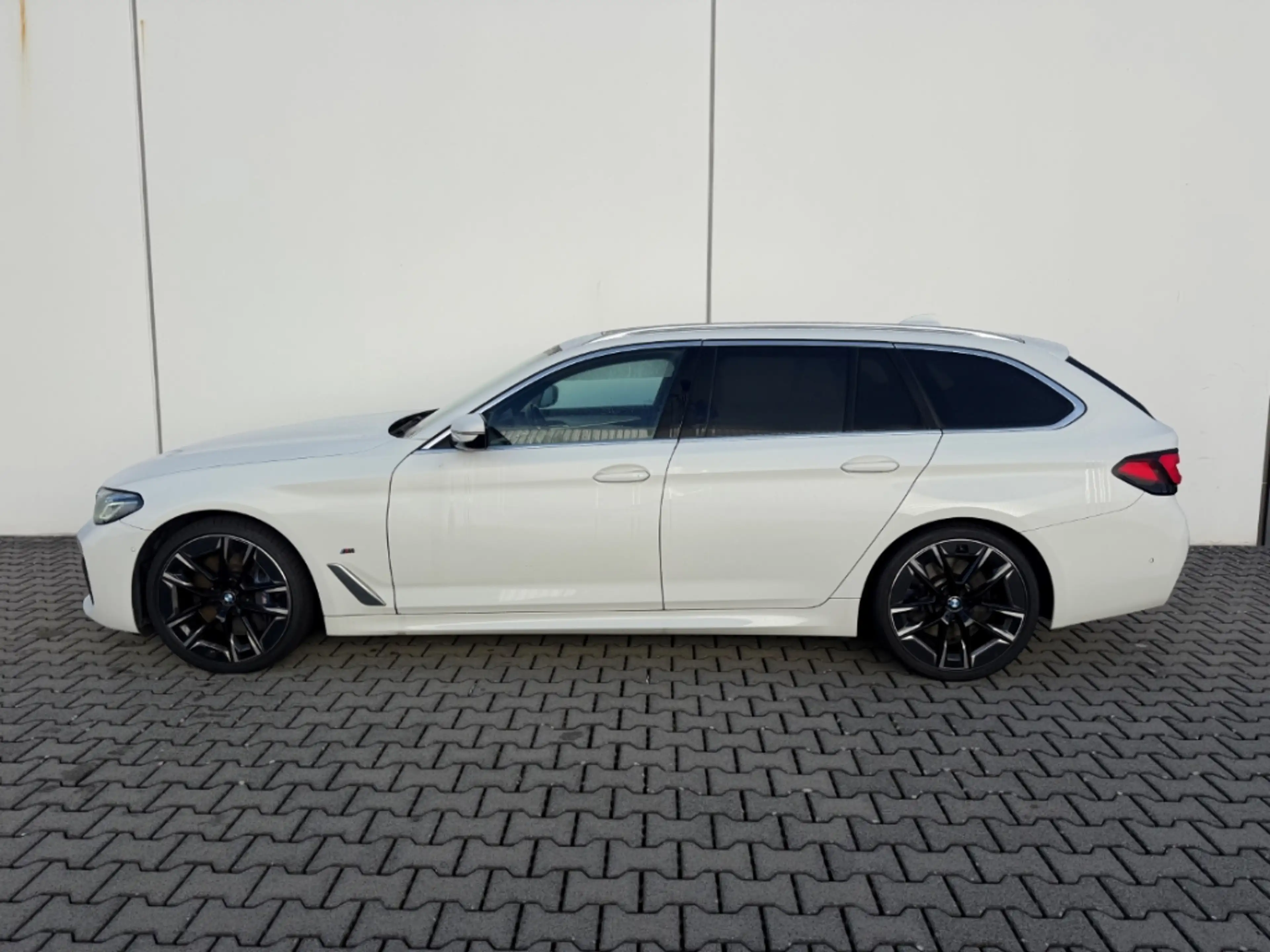 BMW 540 dA xDrive Touring M Sportpaket HUD Luftfederung St — photo 3