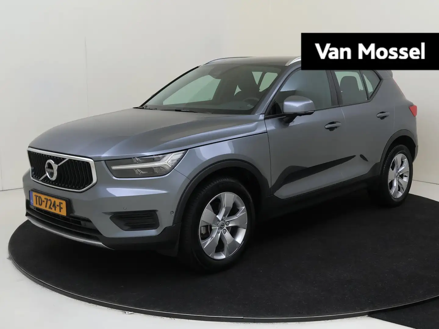 Volvo XC40 2.0 T4 Momentum 191PK | Navigatie | Climate Contro Grijs - 1