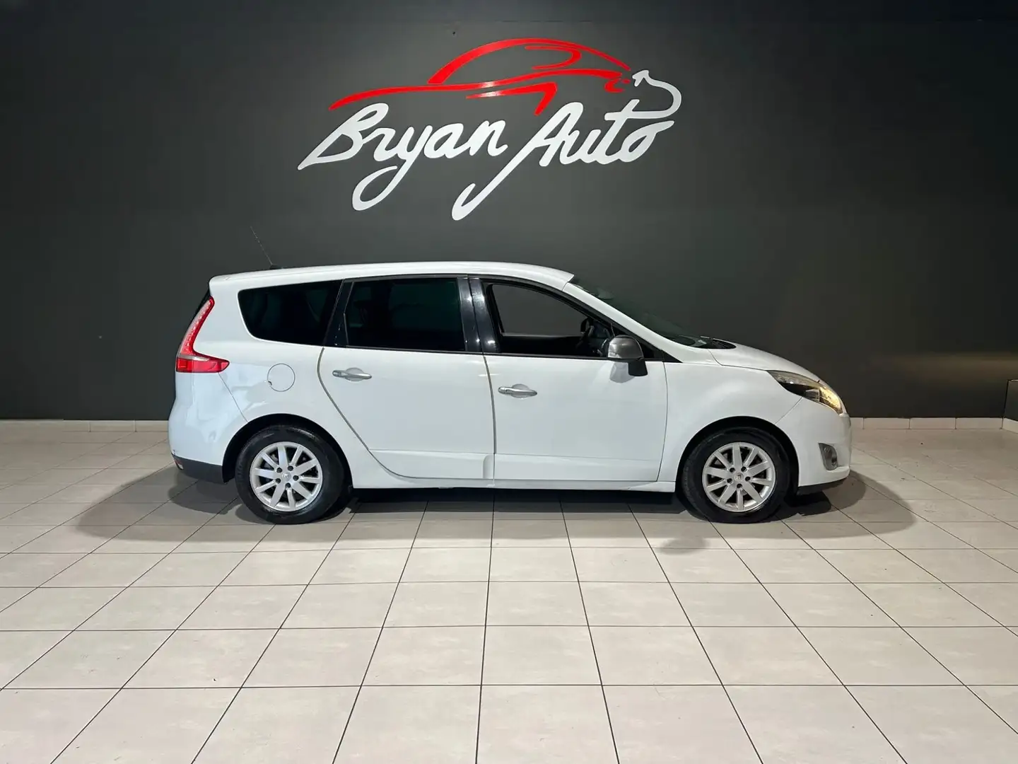Renault Scenic 1.5 dci LUXE 110cv 7POSTI Білий - 1