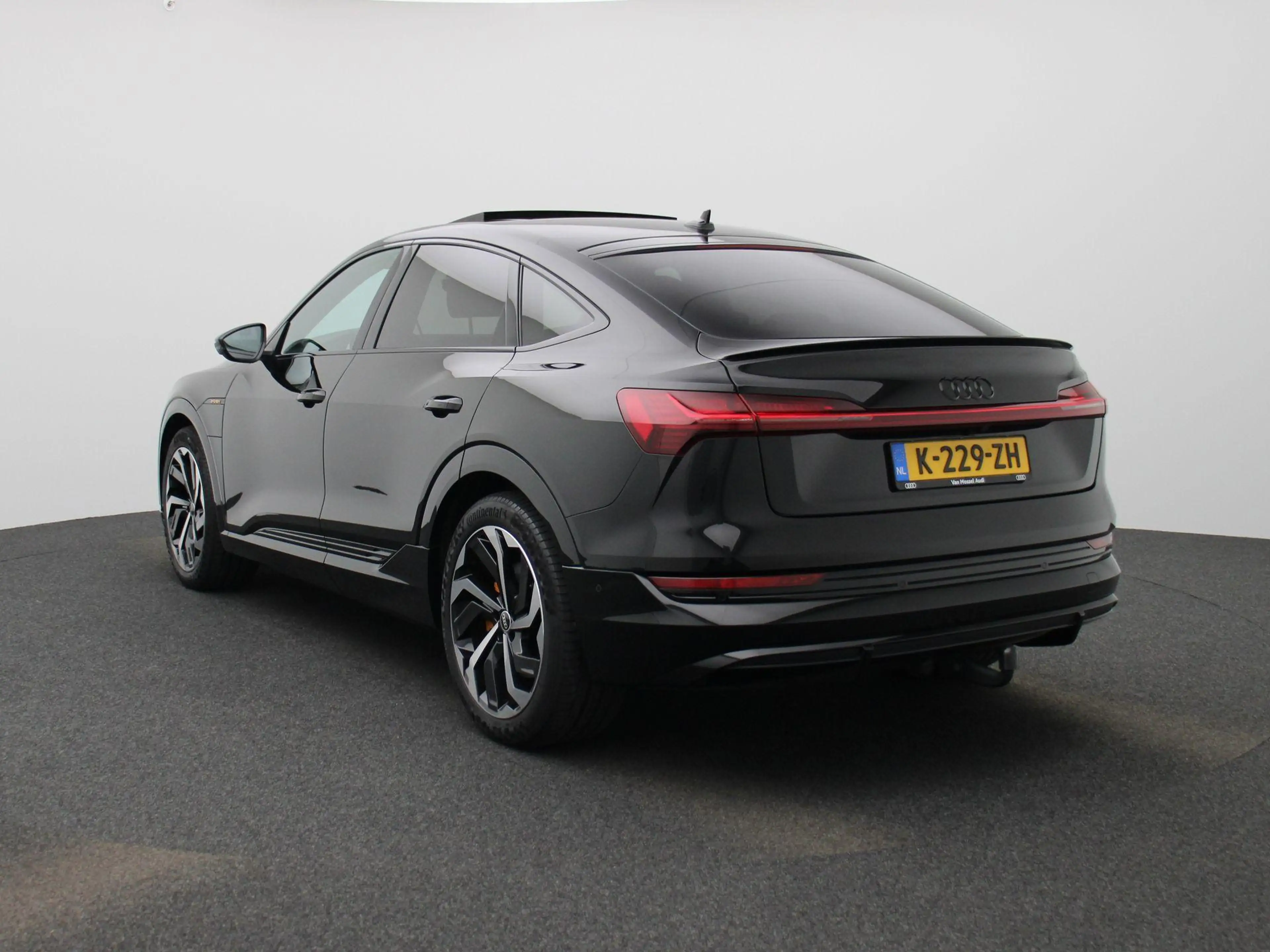 Audi e-tron Sportback 55 quattro S edition 95 kWh — photo 2