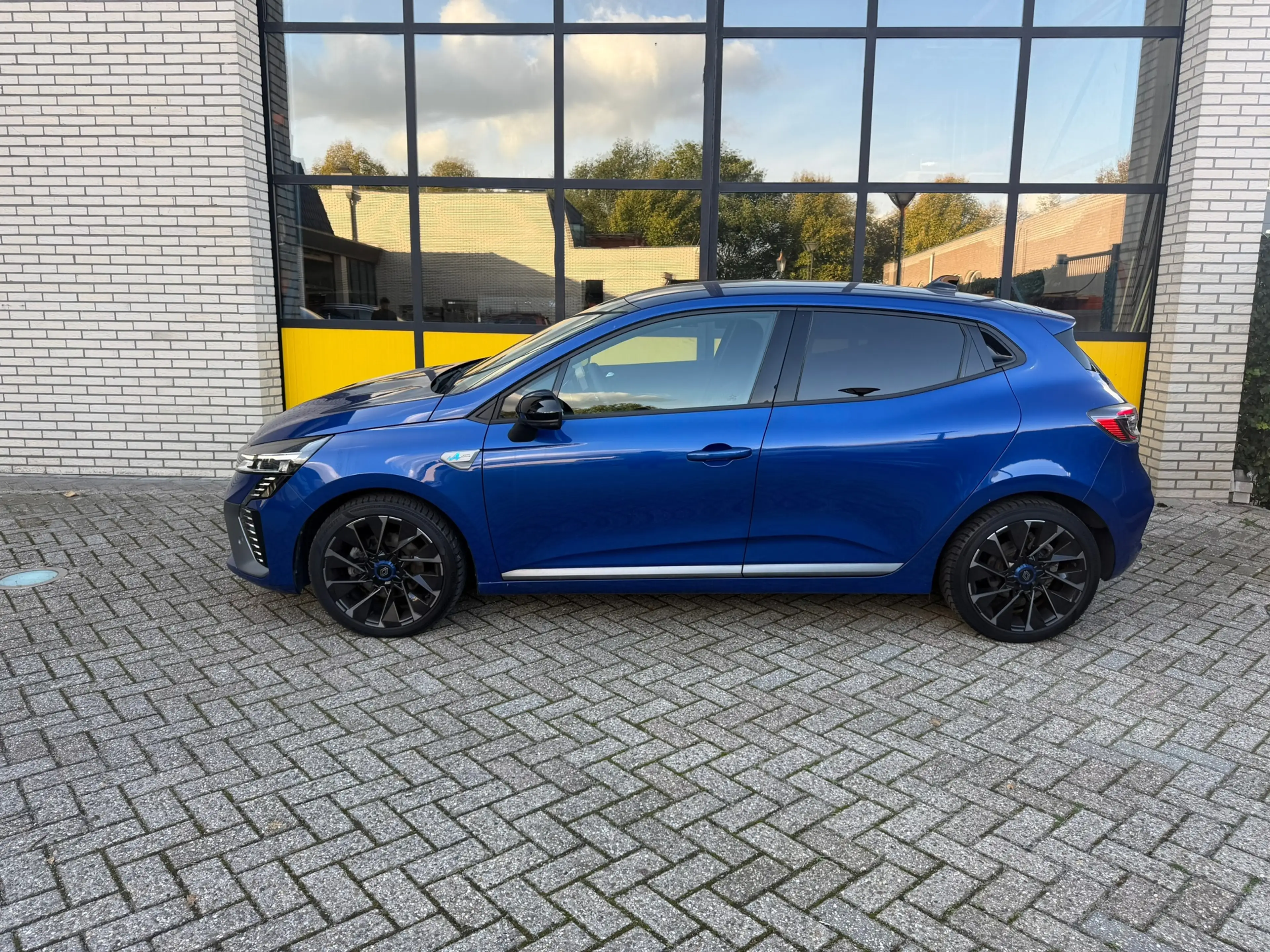 Renault Clio 1.6 E-Tech Full Hybrid 145 esprit Alpine, 4 seizoe — photo 2