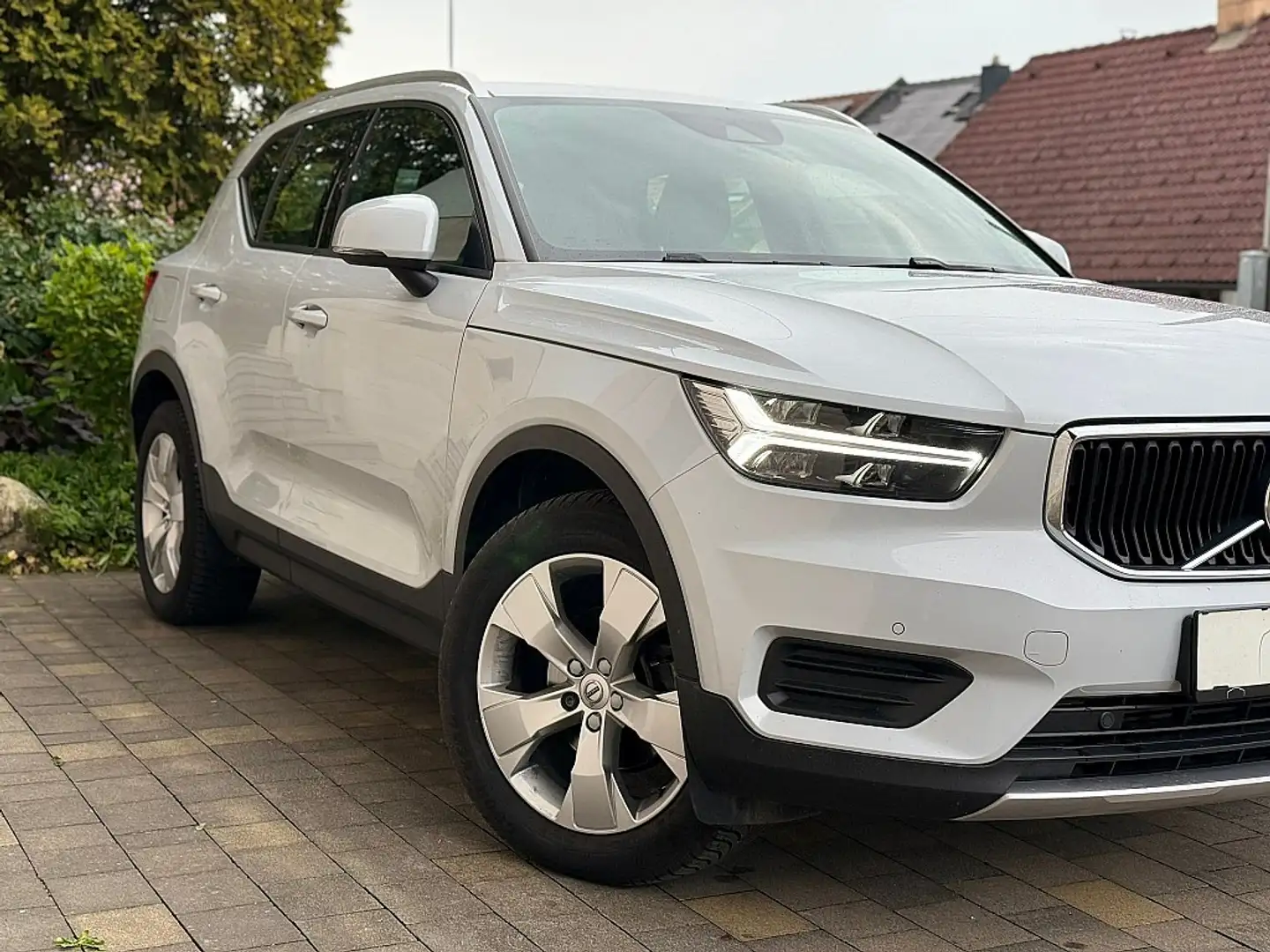 Volvo XC40 Automatik Navi Weiß - 2