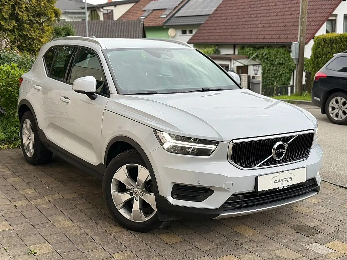 Volvo XC40 Automatik Navi Weiß - 1