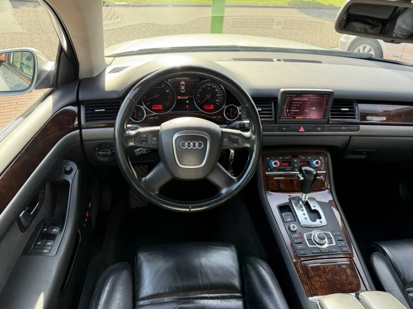 Audi A8 4.2 quattro Pro Line LEER|NAVI|AIRCO|AUTOMAAT Grijs - 2