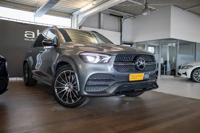 Mercedes-Benz GLE view 3