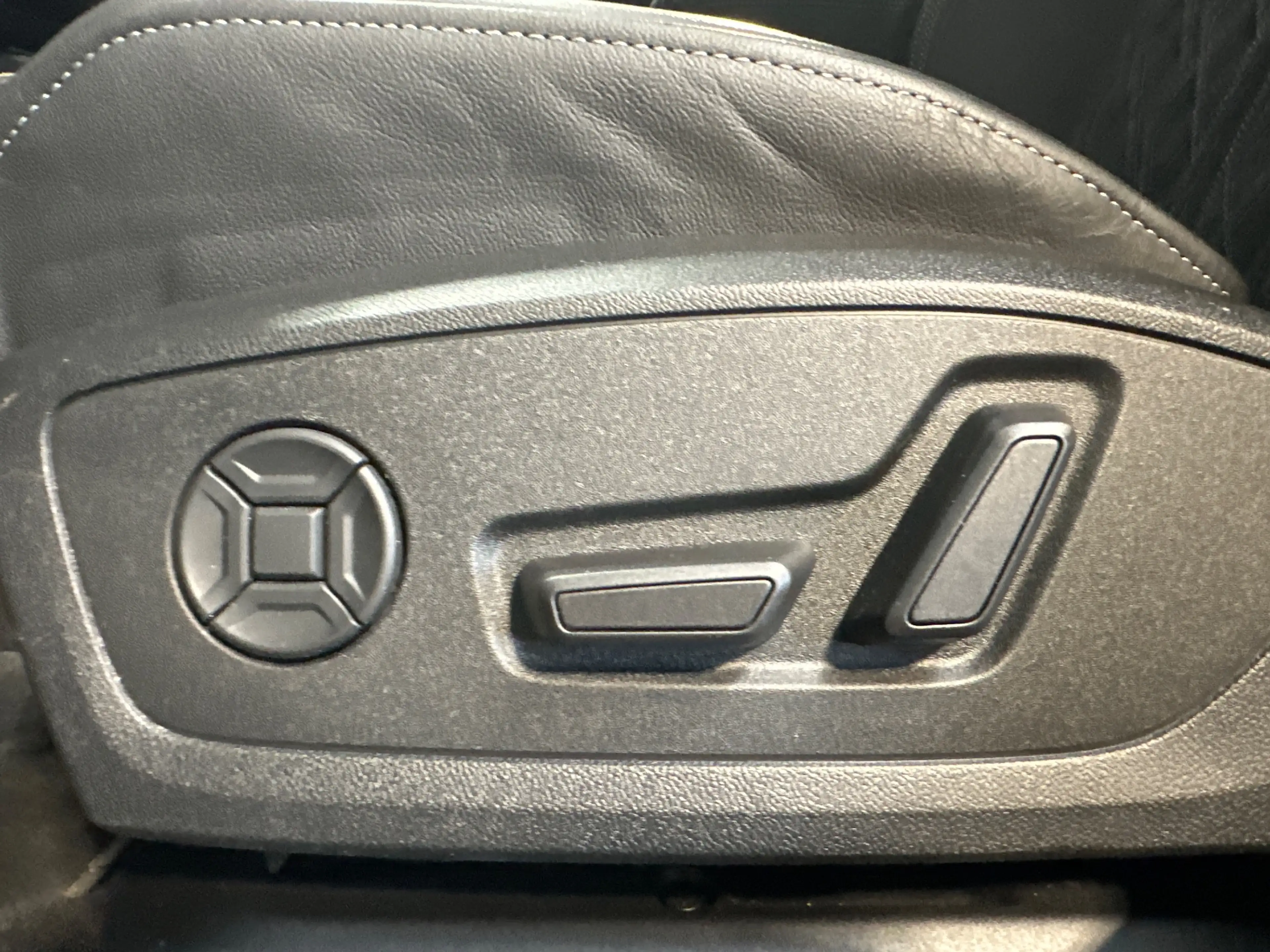 Audi S3 SpB 2.0 TFSI Quattro NAV+LED+HUD+ACC+19ZOLL+1HD — photo 11