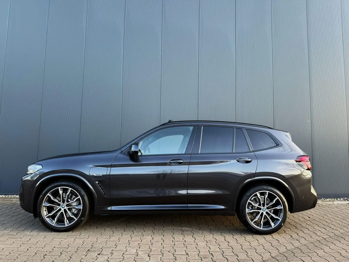 BMW X3 xDrive30e M-sport facelift / pano / tr.hk / HUD Grau - 2
