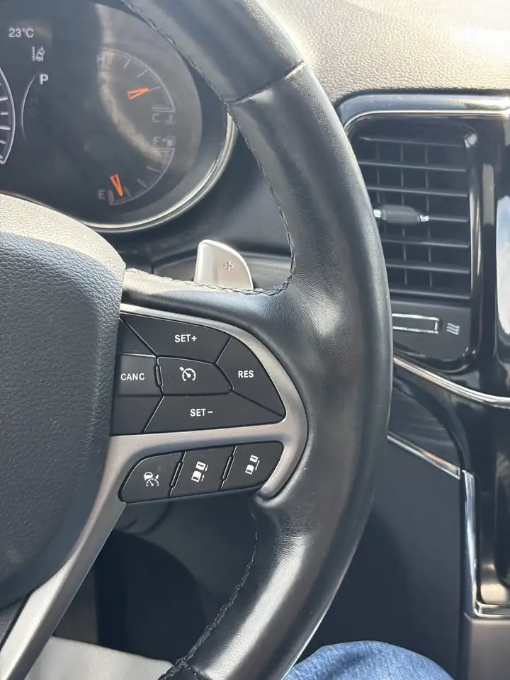 Jeep Grand Cherokee photo Jeep Grand Cherokee