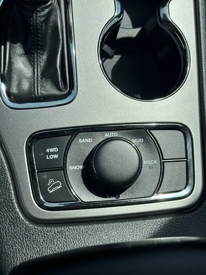 Jeep Grand Cherokee photo Jeep Grand Cherokee
