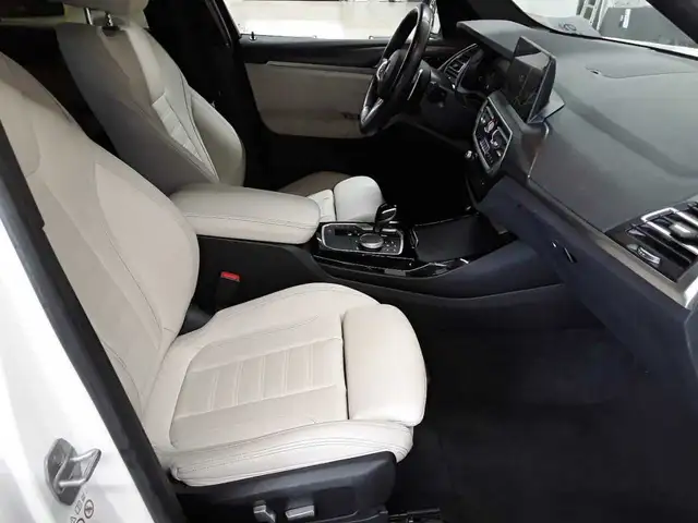 BMW X3 view 8
