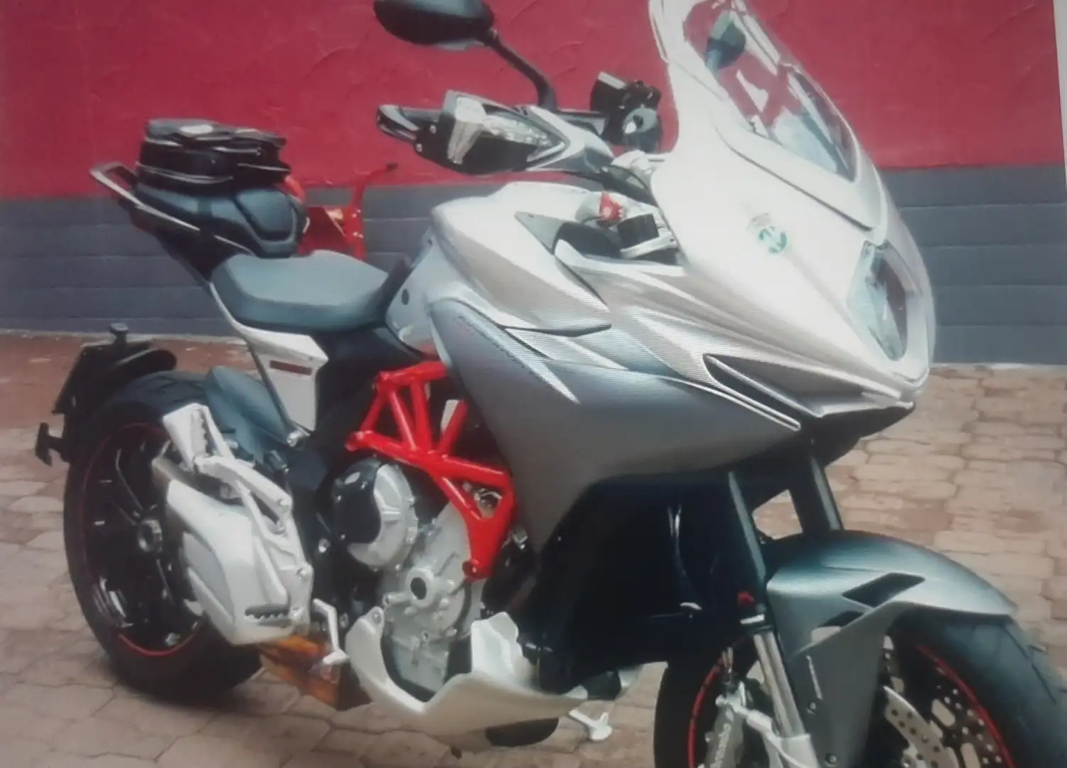 MV Agusta Turismo Veloce 800 Sporttourer, Veloce-Lusso SCS Srebrny - 1